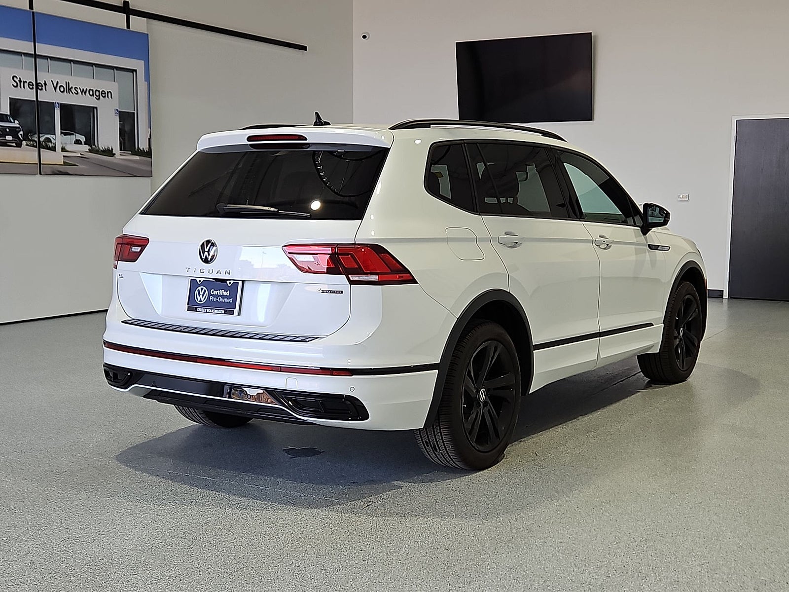 2024 Volkswagen Tiguan 2.0T SE R-Line Black