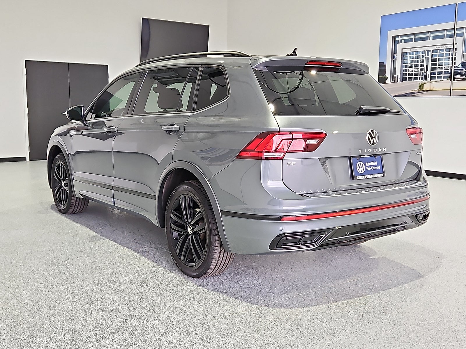 2022 Volkswagen Tiguan 2.0T SE R-Line Black
