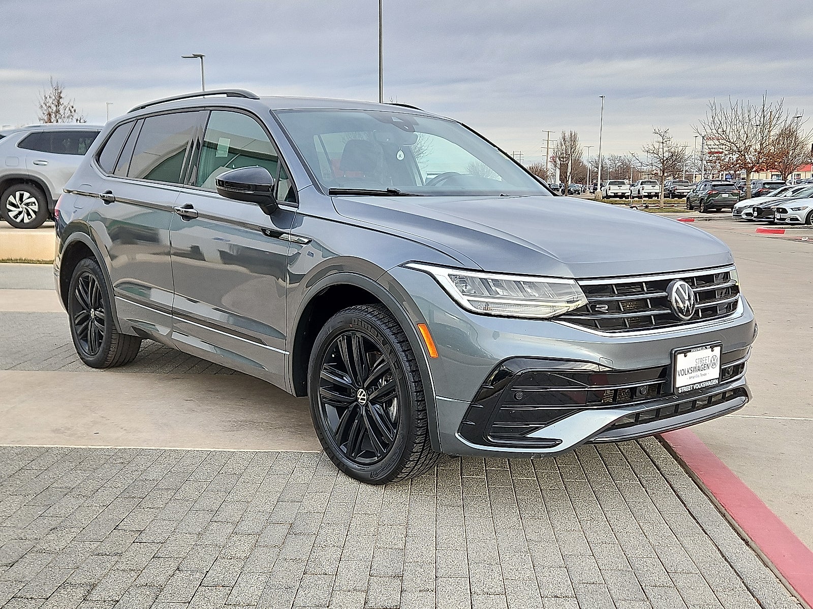 2022 Volkswagen Tiguan 2.0T SE R-Line Black