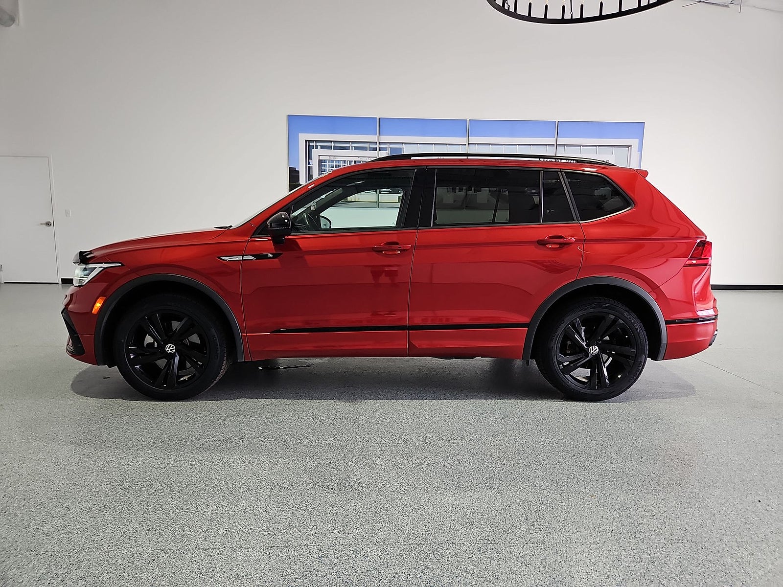 2024 Volkswagen Tiguan 2.0T SE R-Line Black
