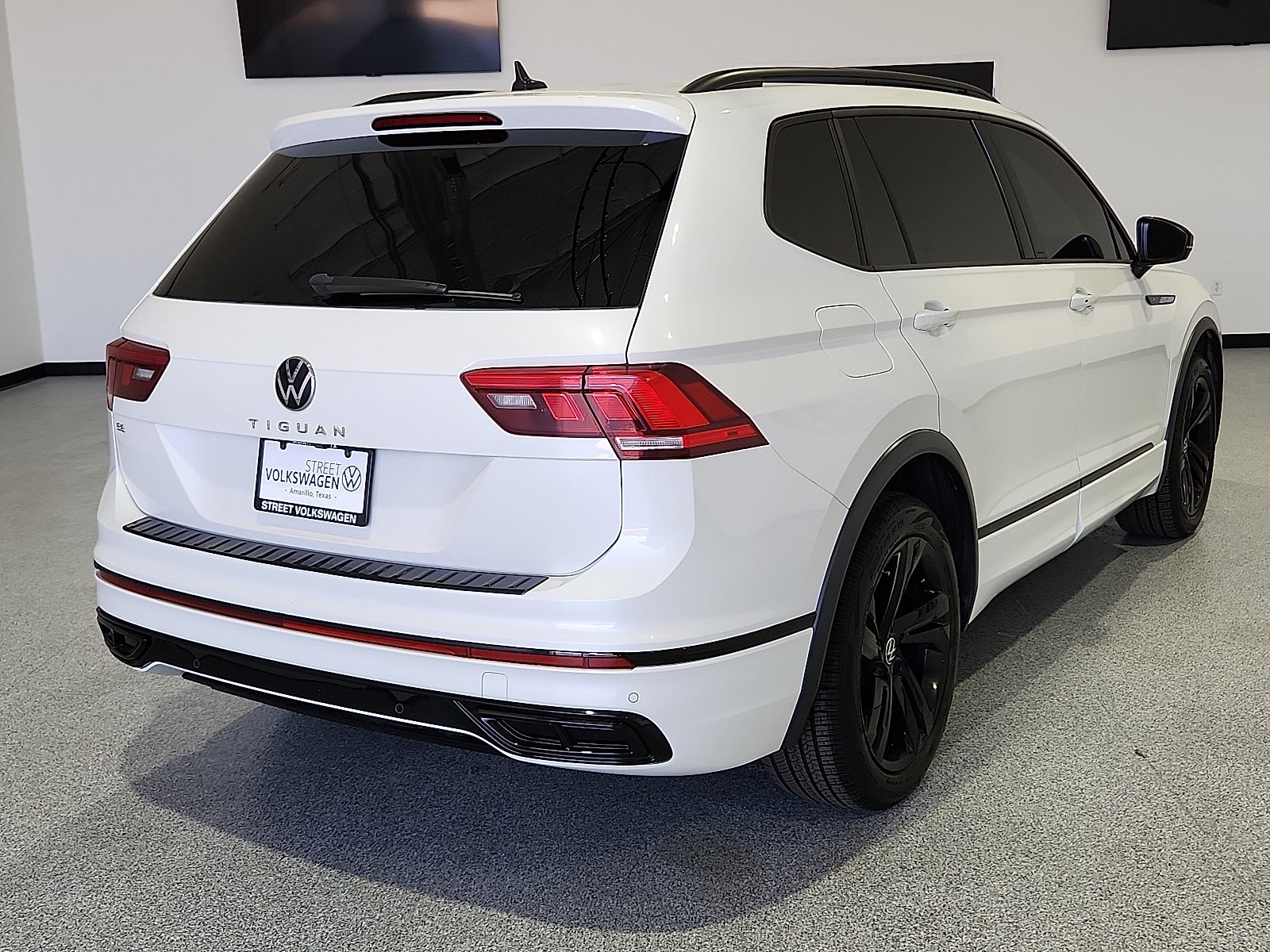2023 Volkswagen Tiguan 2.0T SE R-Line Black