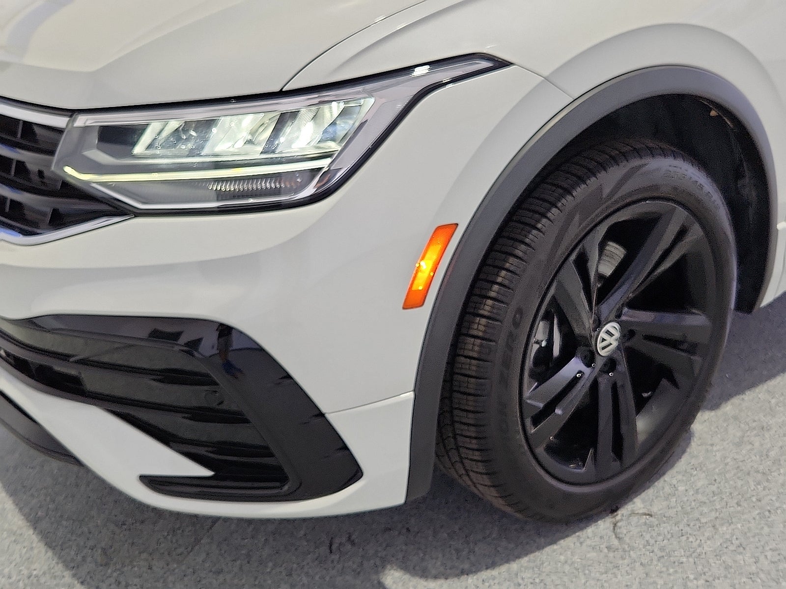 2023 Volkswagen Tiguan 2.0T SE R-Line Black