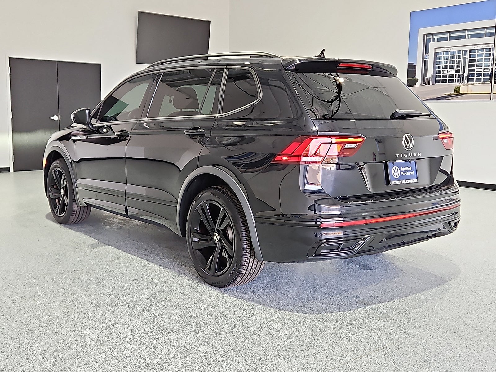 2023 Volkswagen Tiguan 2.0T SE R-Line Black