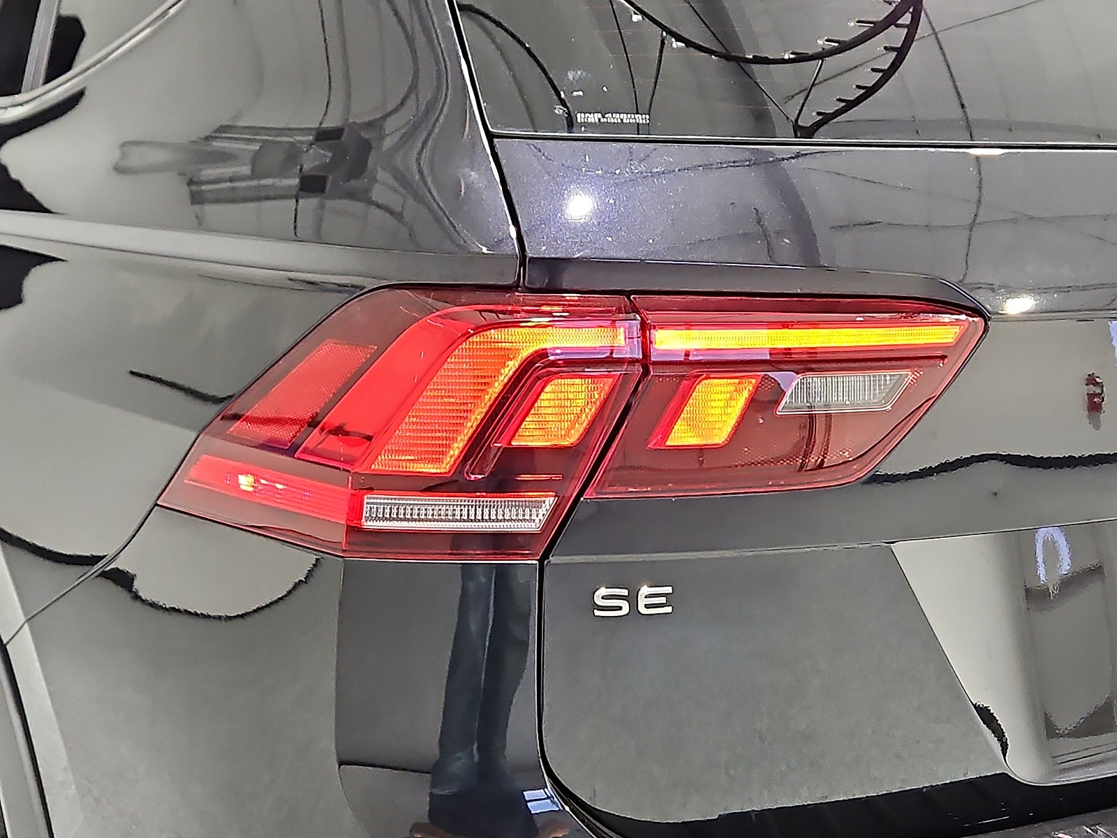 2023 Volkswagen Tiguan 2.0T SE R-Line Black