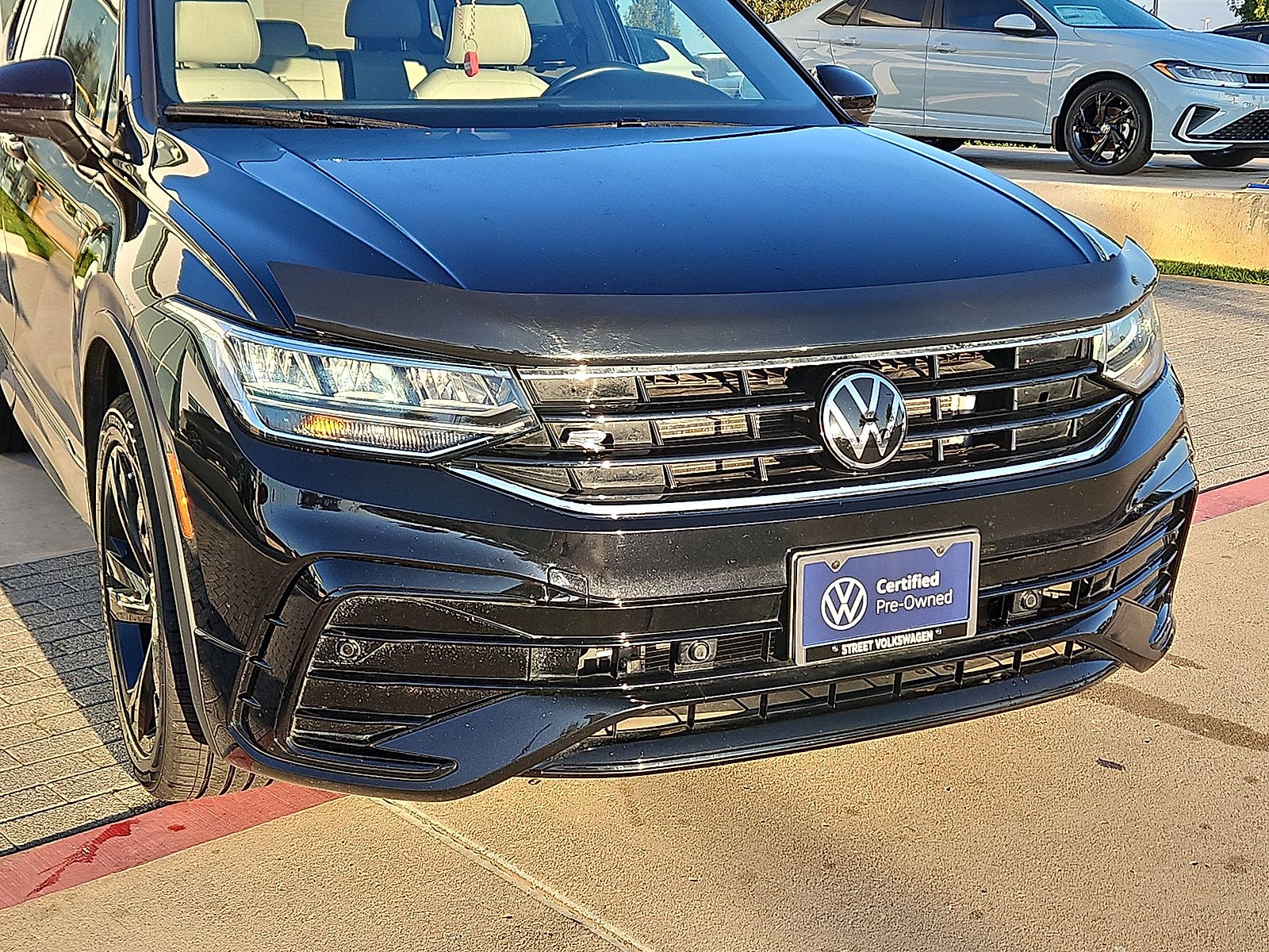 2024 Volkswagen Tiguan 2.0T SE R-Line Black