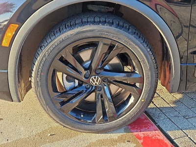 2024 Volkswagen Tiguan 2.0T SE R-Line Black