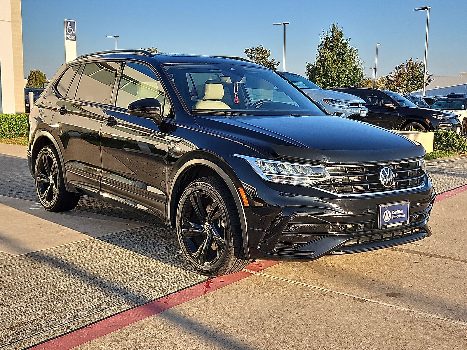 2024 Volkswagen Tiguan 2.0T SE R-Line Black