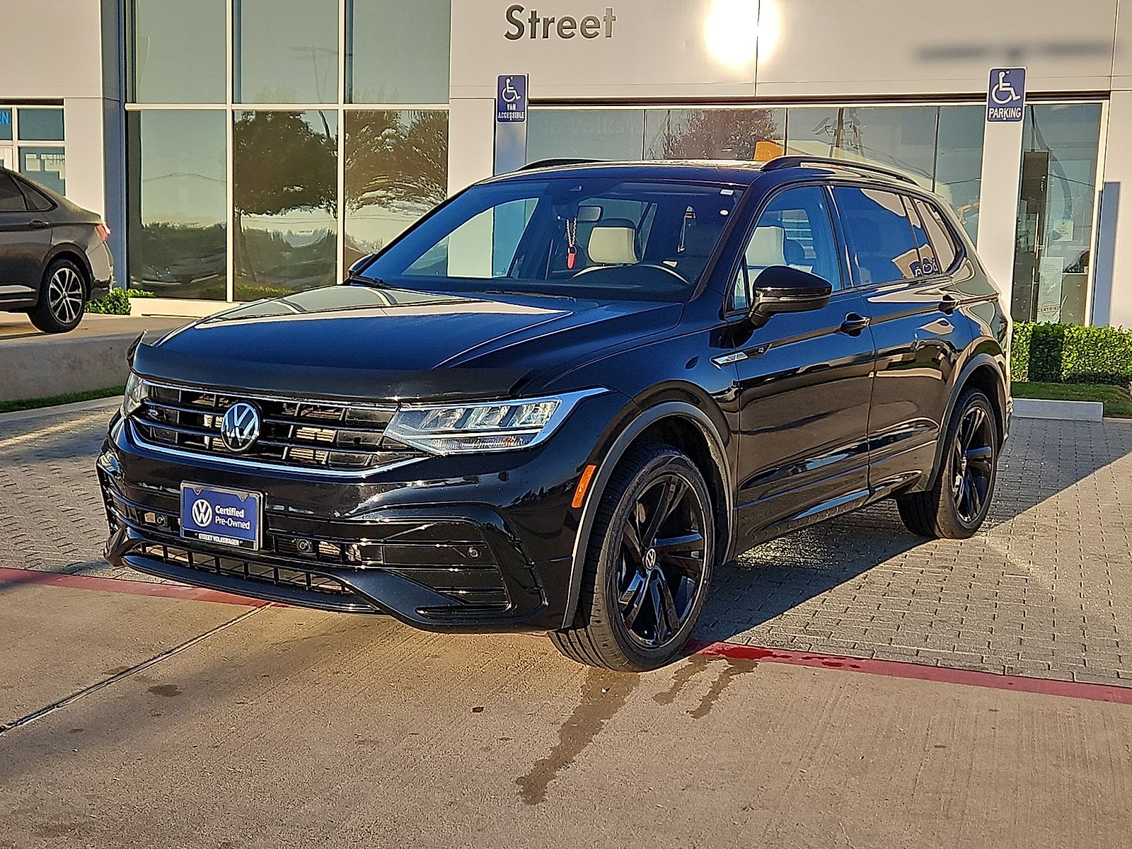2024 Volkswagen Tiguan 2.0T SE R-Line Black