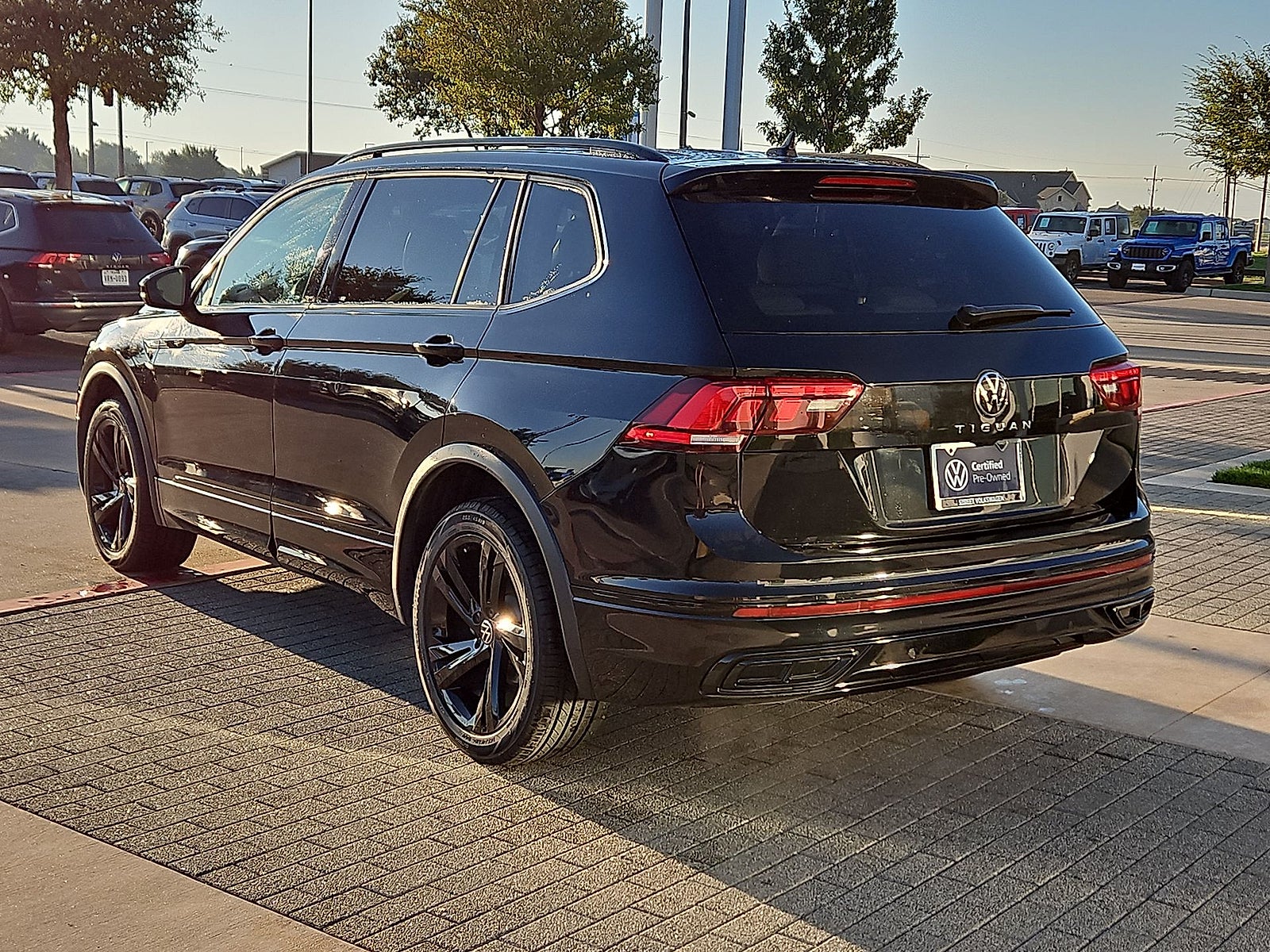 2024 Volkswagen Tiguan 2.0T SE R-Line Black