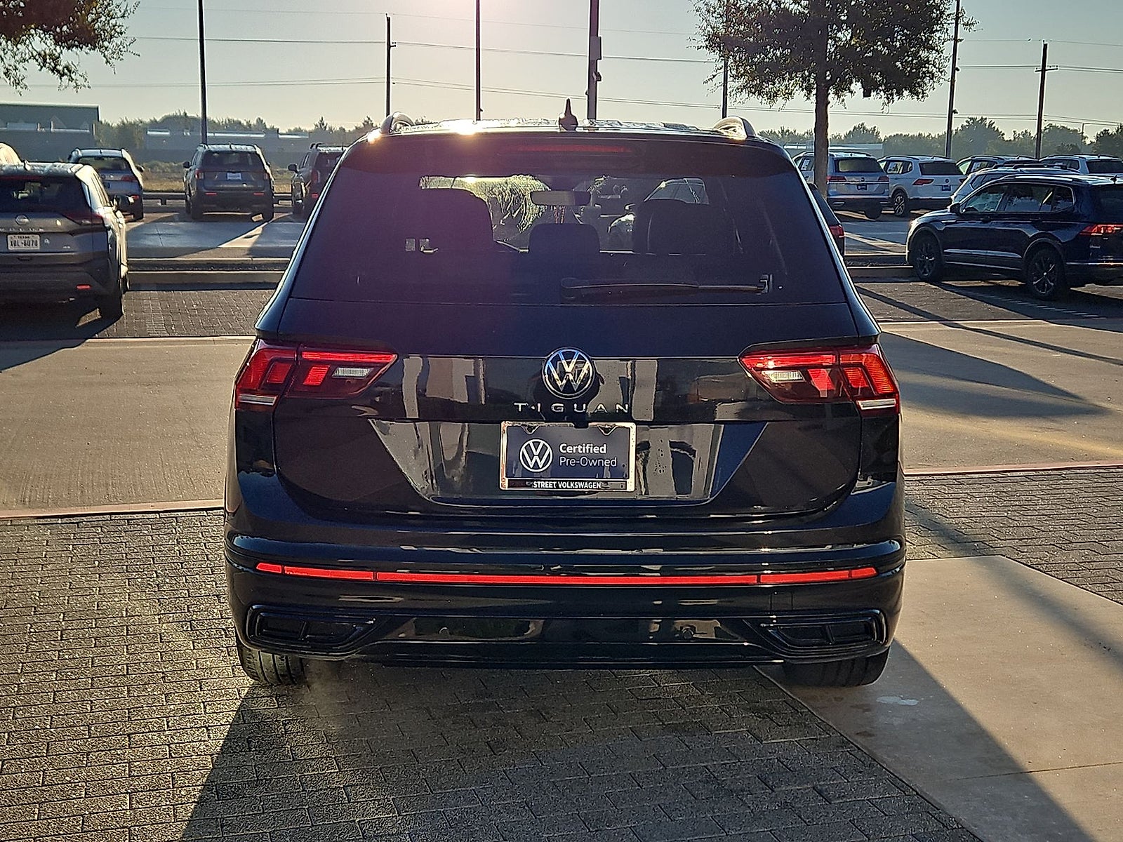 2024 Volkswagen Tiguan 2.0T SE R-Line Black
