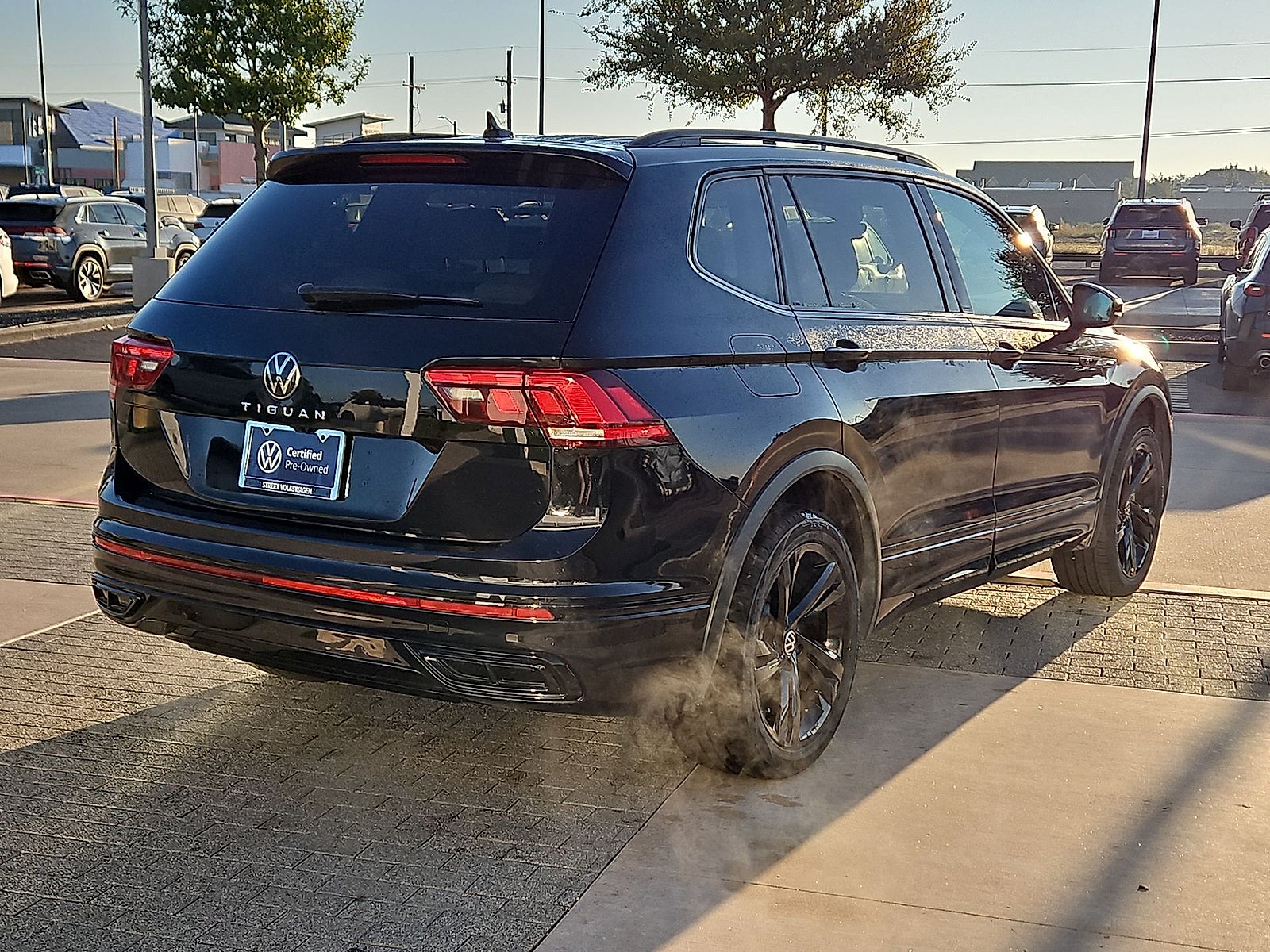 2024 Volkswagen Tiguan 2.0T SE R-Line Black