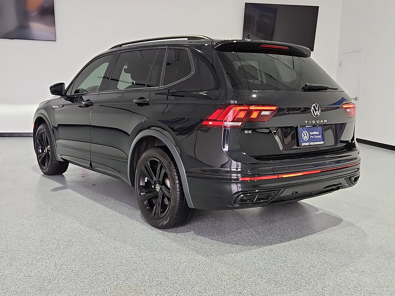 2024 Volkswagen Tiguan 2.0T SE R-Line Black