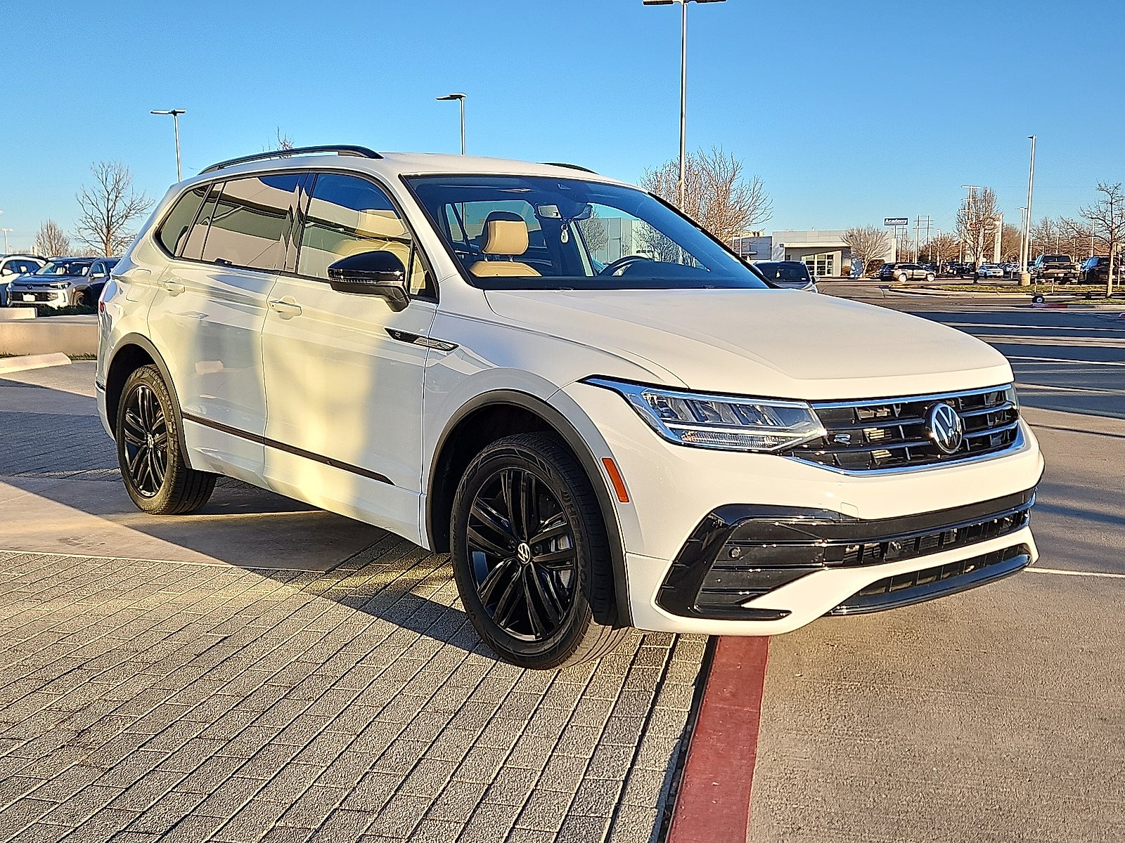 2022 Volkswagen Tiguan 2.0T SE R-Line Black