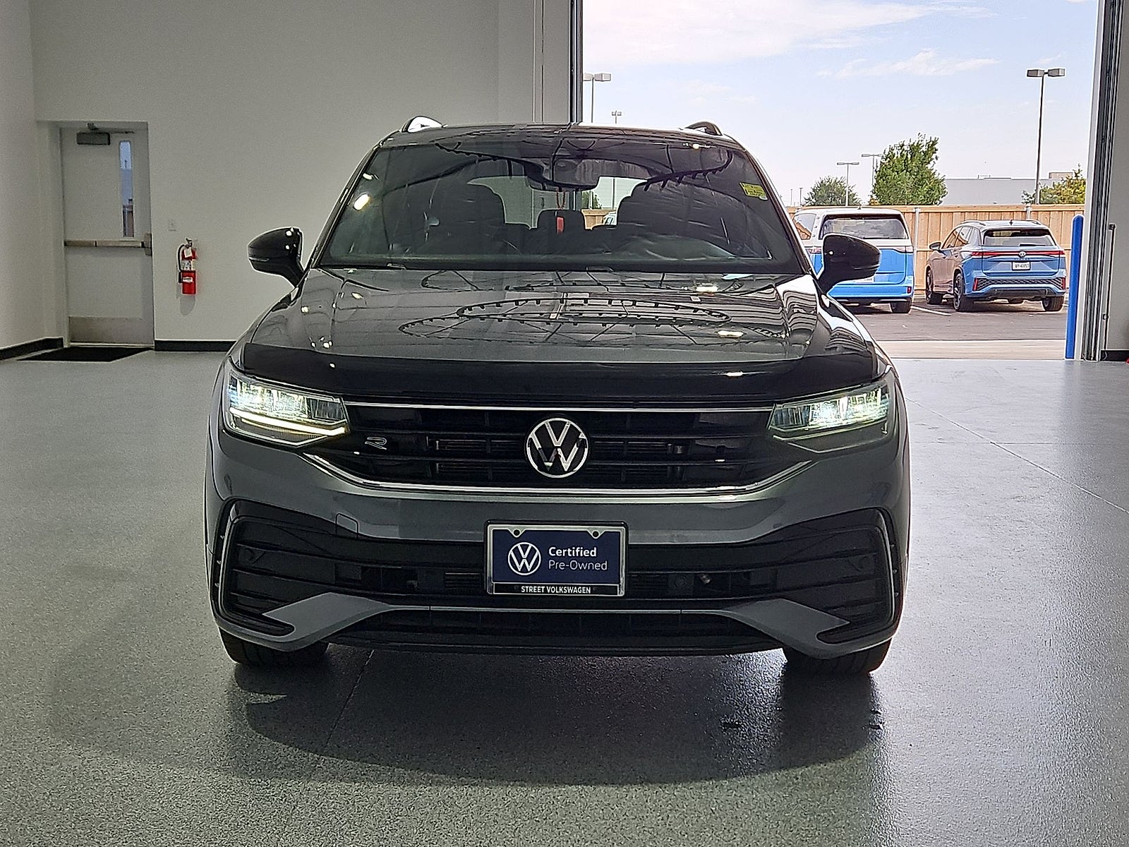 2023 Volkswagen Tiguan 2.0T SE R-Line Black