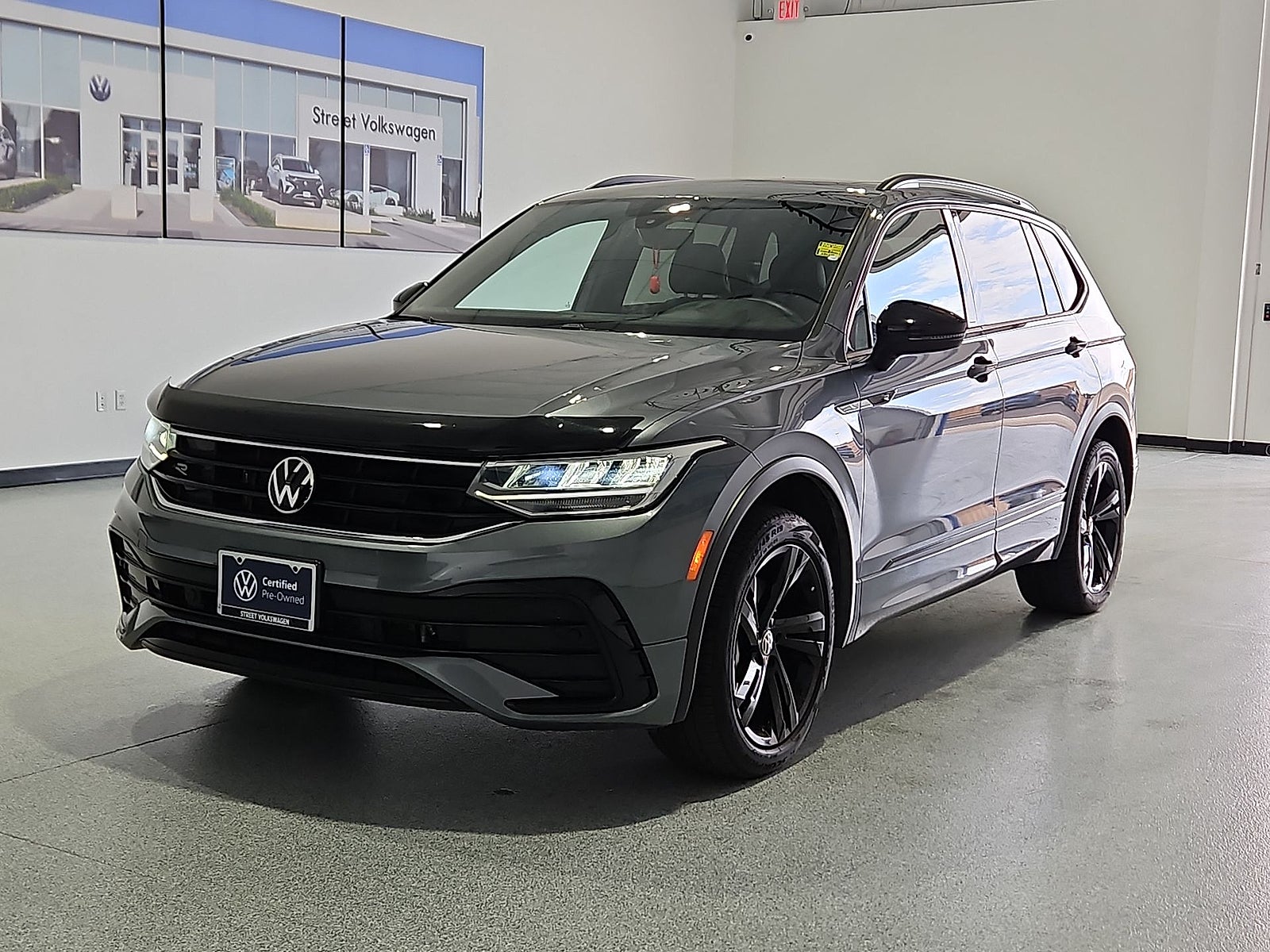 2023 Volkswagen Tiguan 2.0T SE R-Line Black