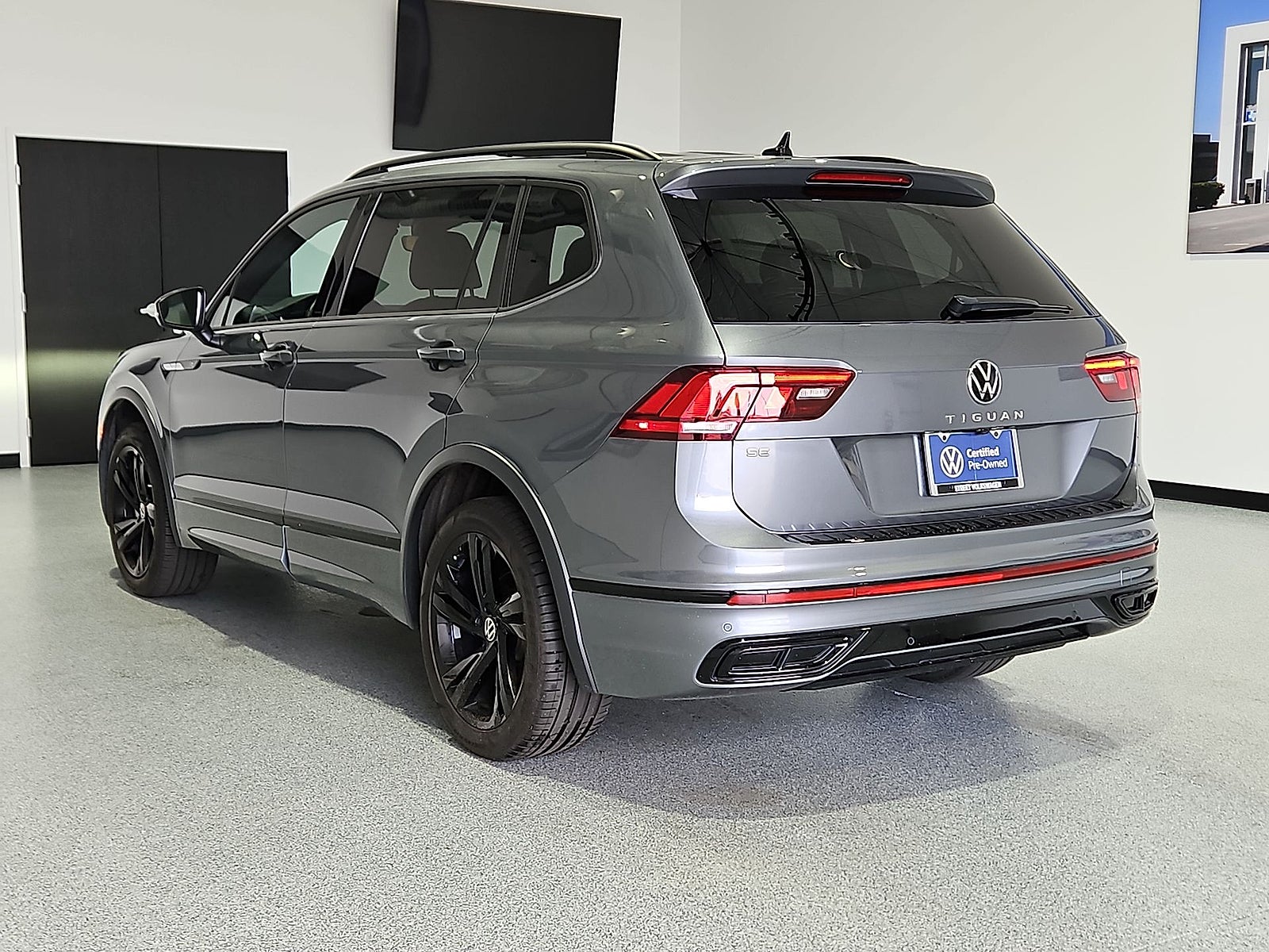 2023 Volkswagen Tiguan 2.0T SE R-Line Black