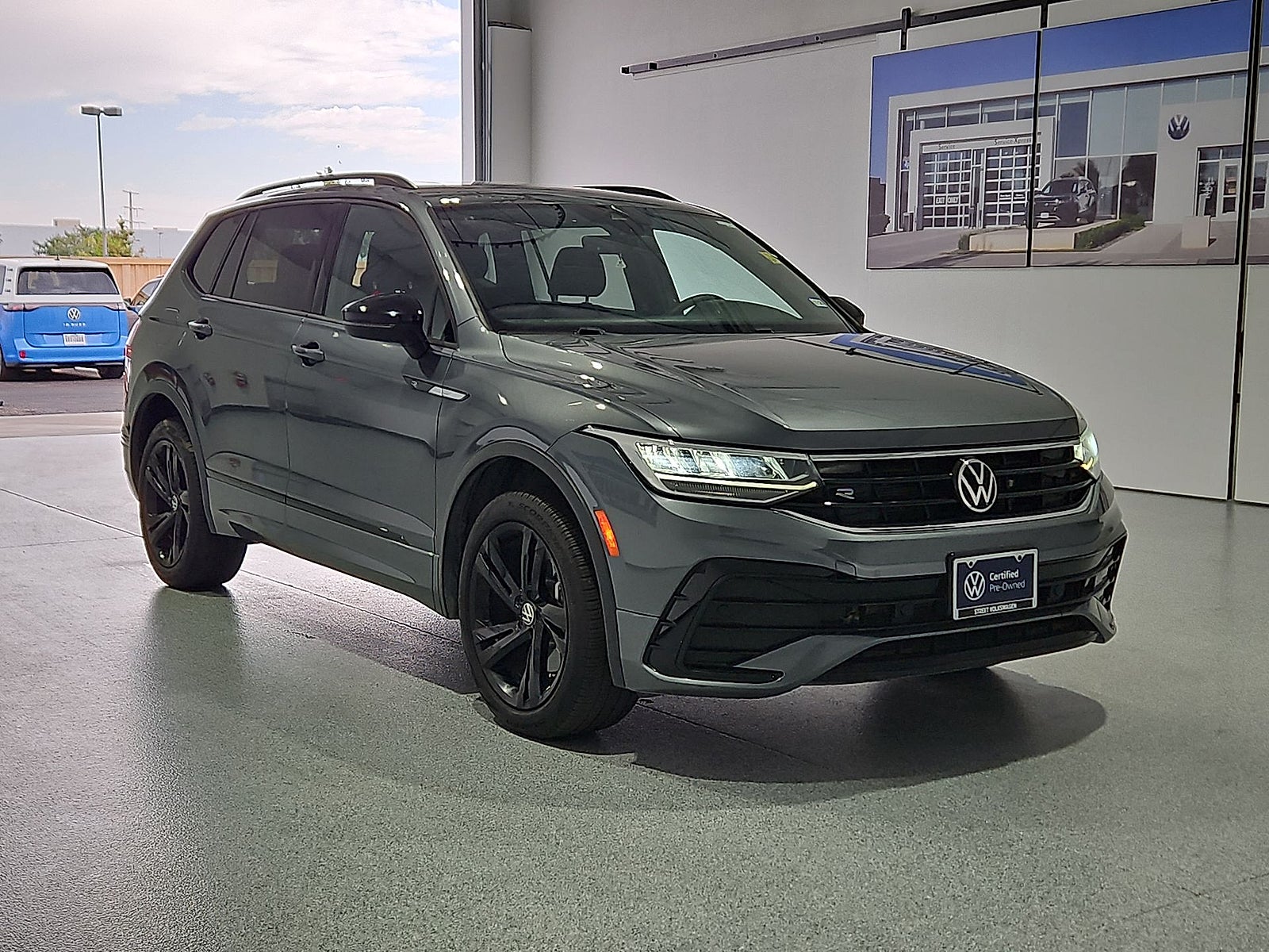2023 Volkswagen Tiguan 2.0T SE R-Line Black