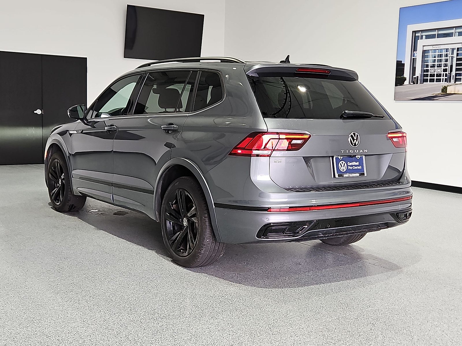 2023 Volkswagen Tiguan 2.0T SE R-Line Black