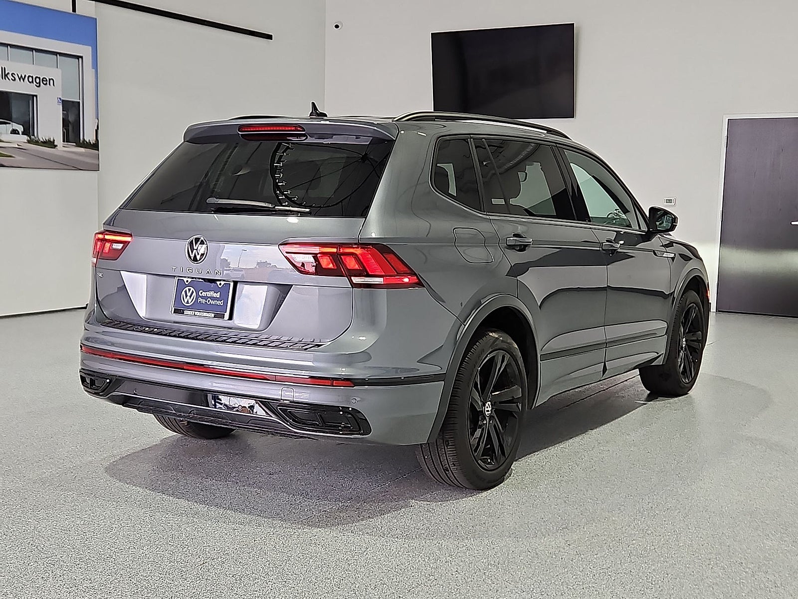 2023 Volkswagen Tiguan 2.0T SE R-Line Black