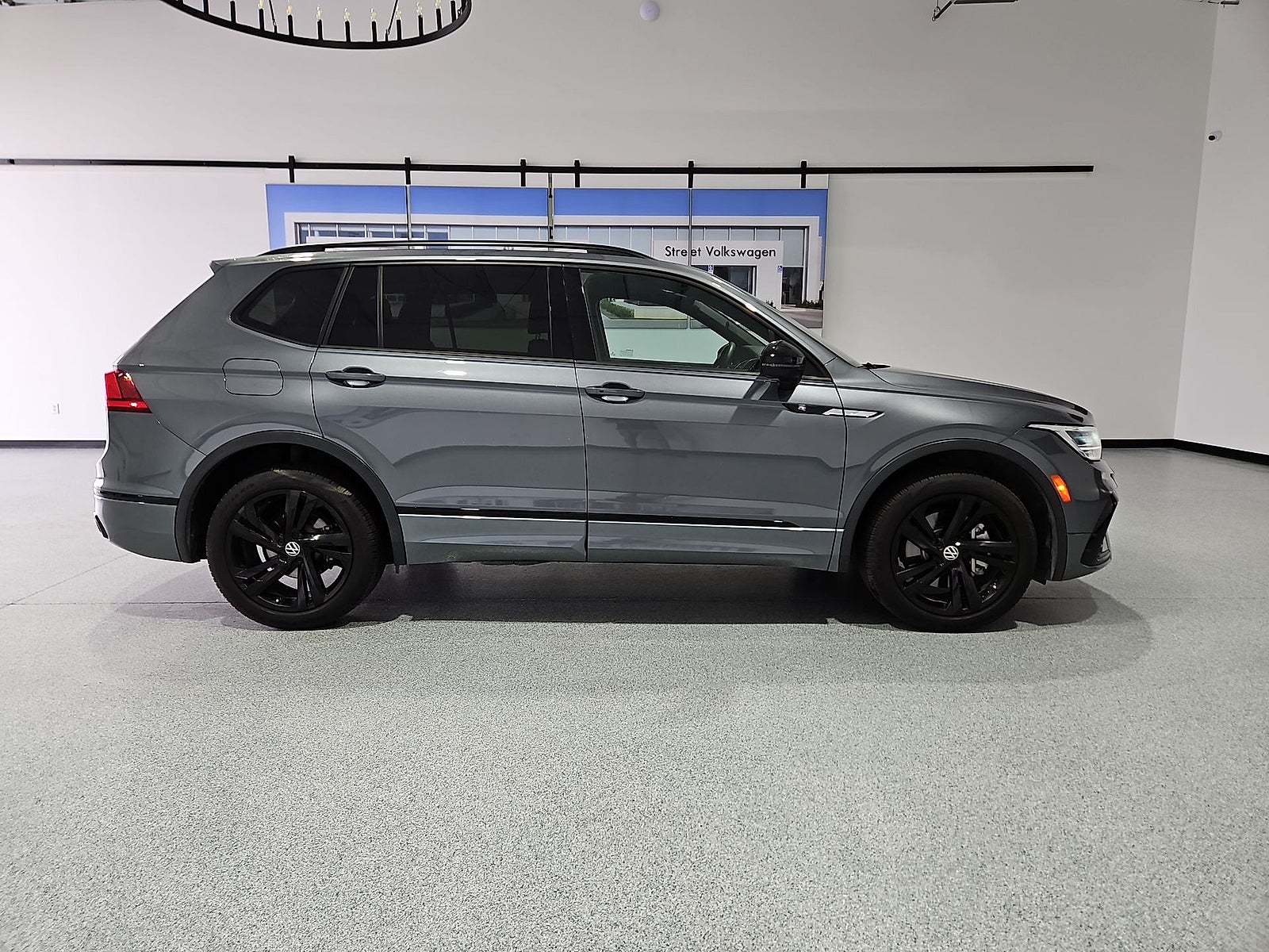 2023 Volkswagen Tiguan 2.0T SE R-Line Black