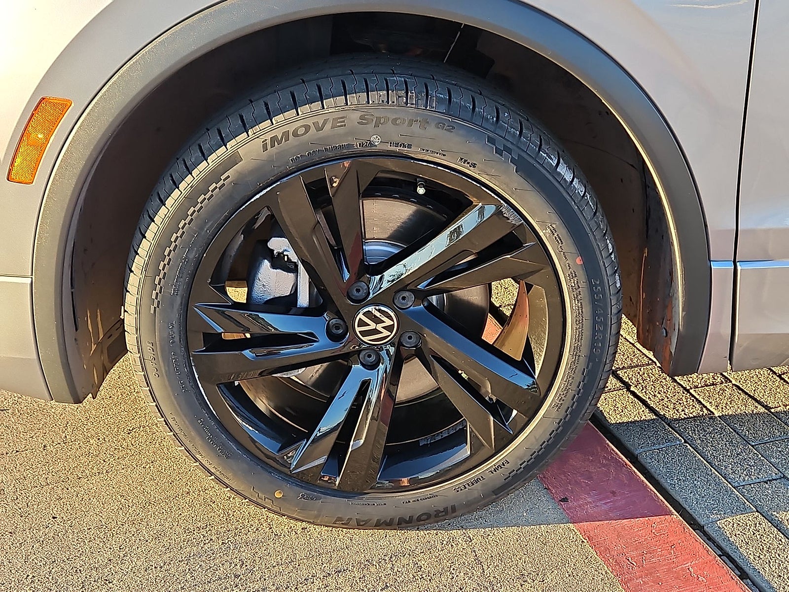 2024 Volkswagen Tiguan 2.0T SE R-Line Black