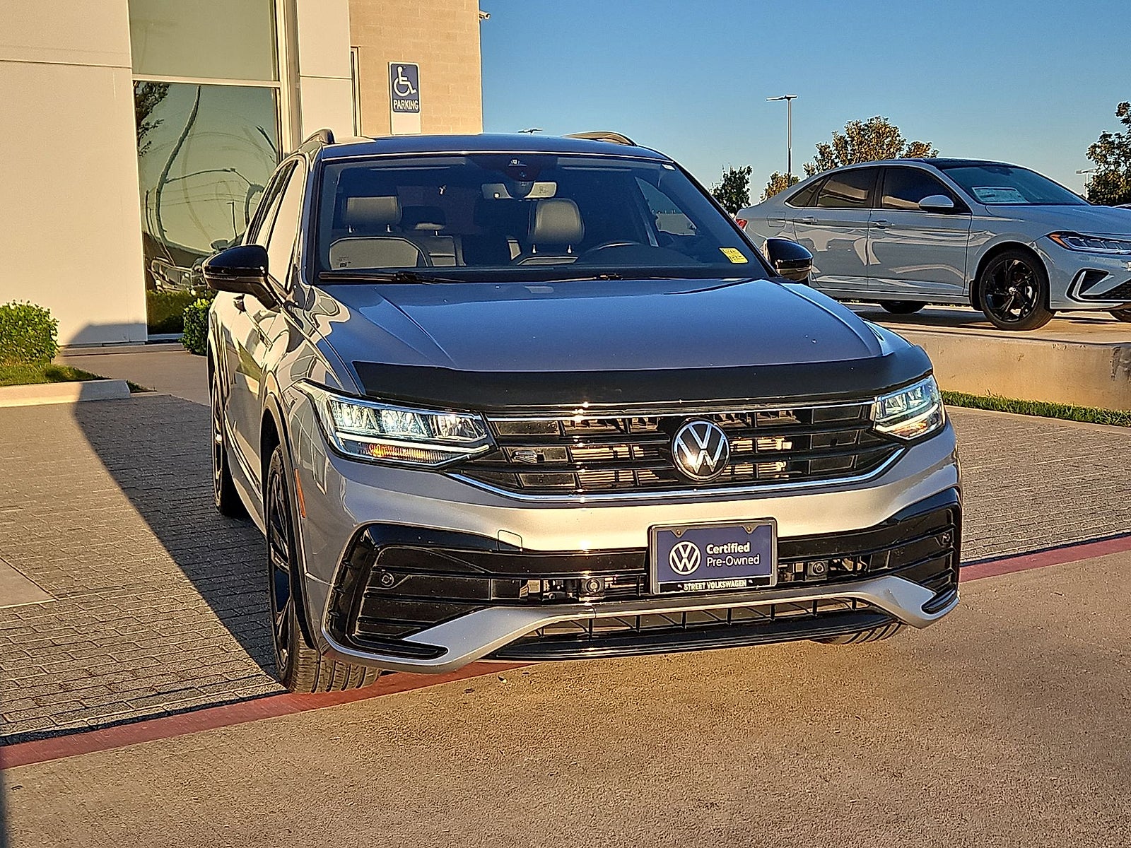 2024 Volkswagen Tiguan 2.0T SE R-Line Black
