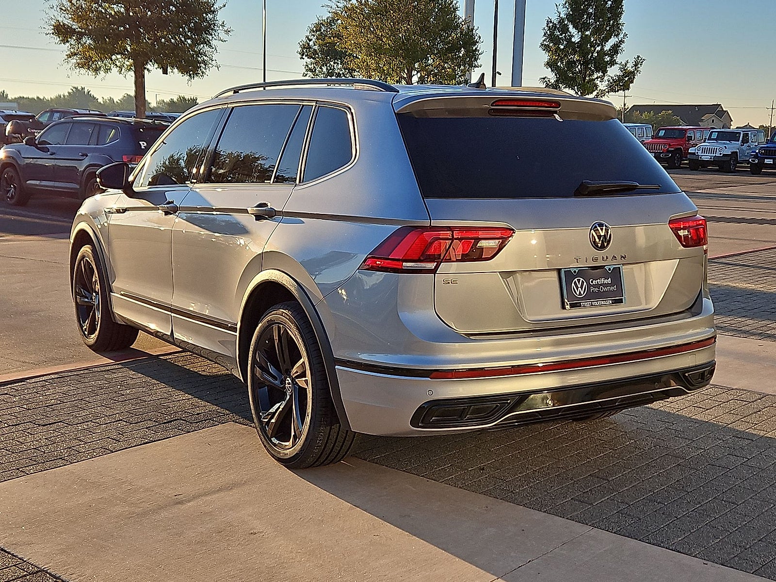 2024 Volkswagen Tiguan 2.0T SE R-Line Black