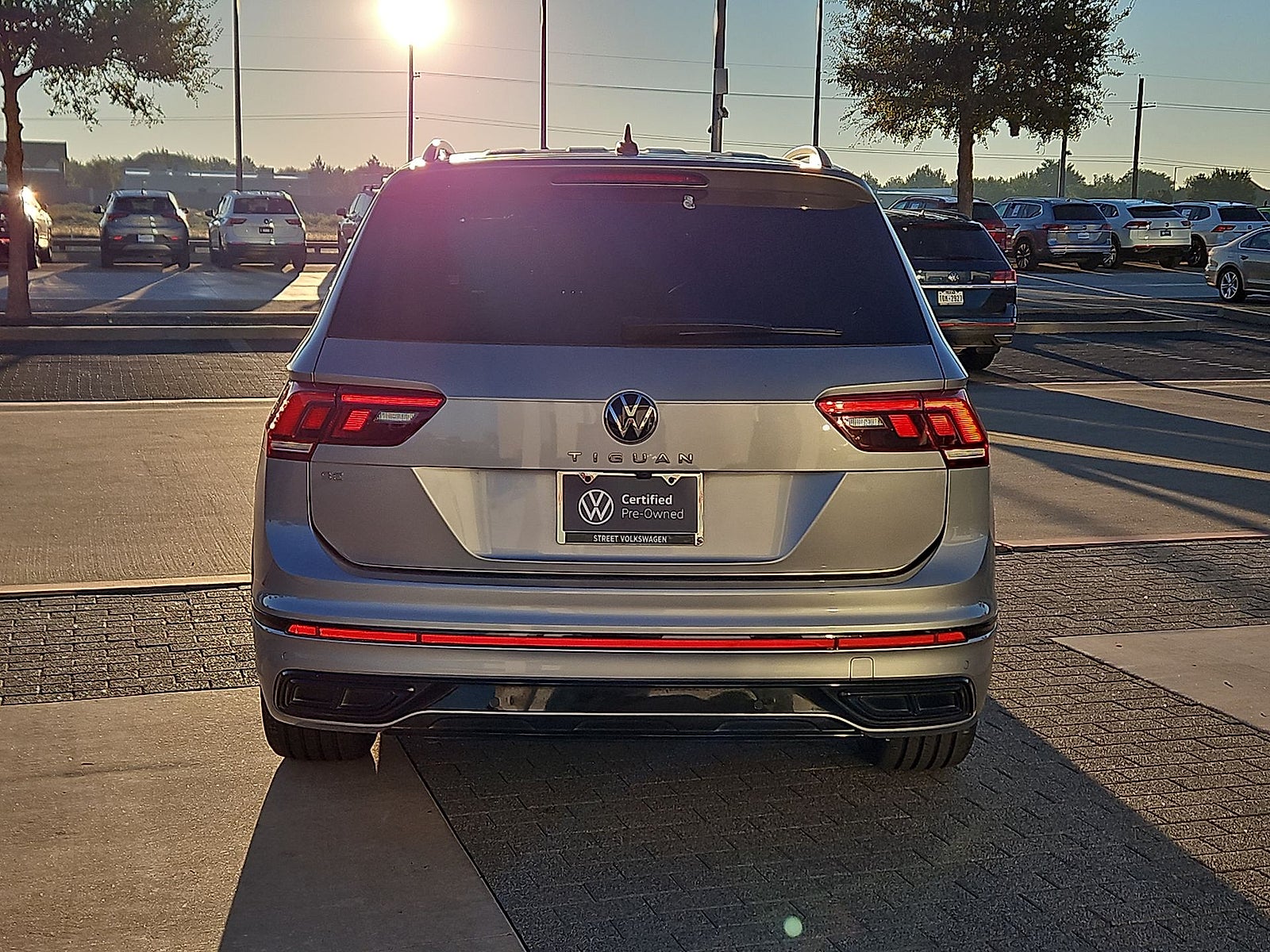 2024 Volkswagen Tiguan 2.0T SE R-Line Black