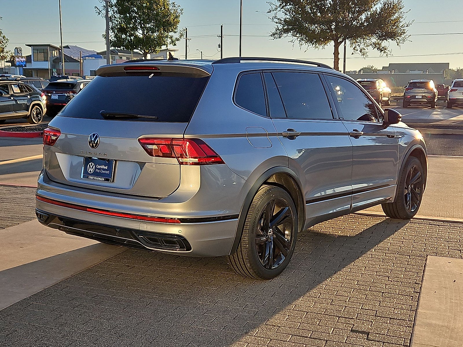 2024 Volkswagen Tiguan 2.0T SE R-Line Black