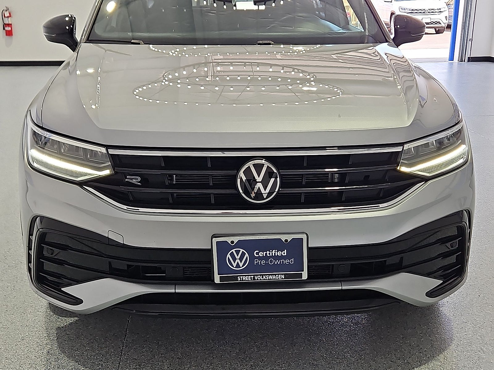 2023 Volkswagen Tiguan 2.0T SE R-Line Black