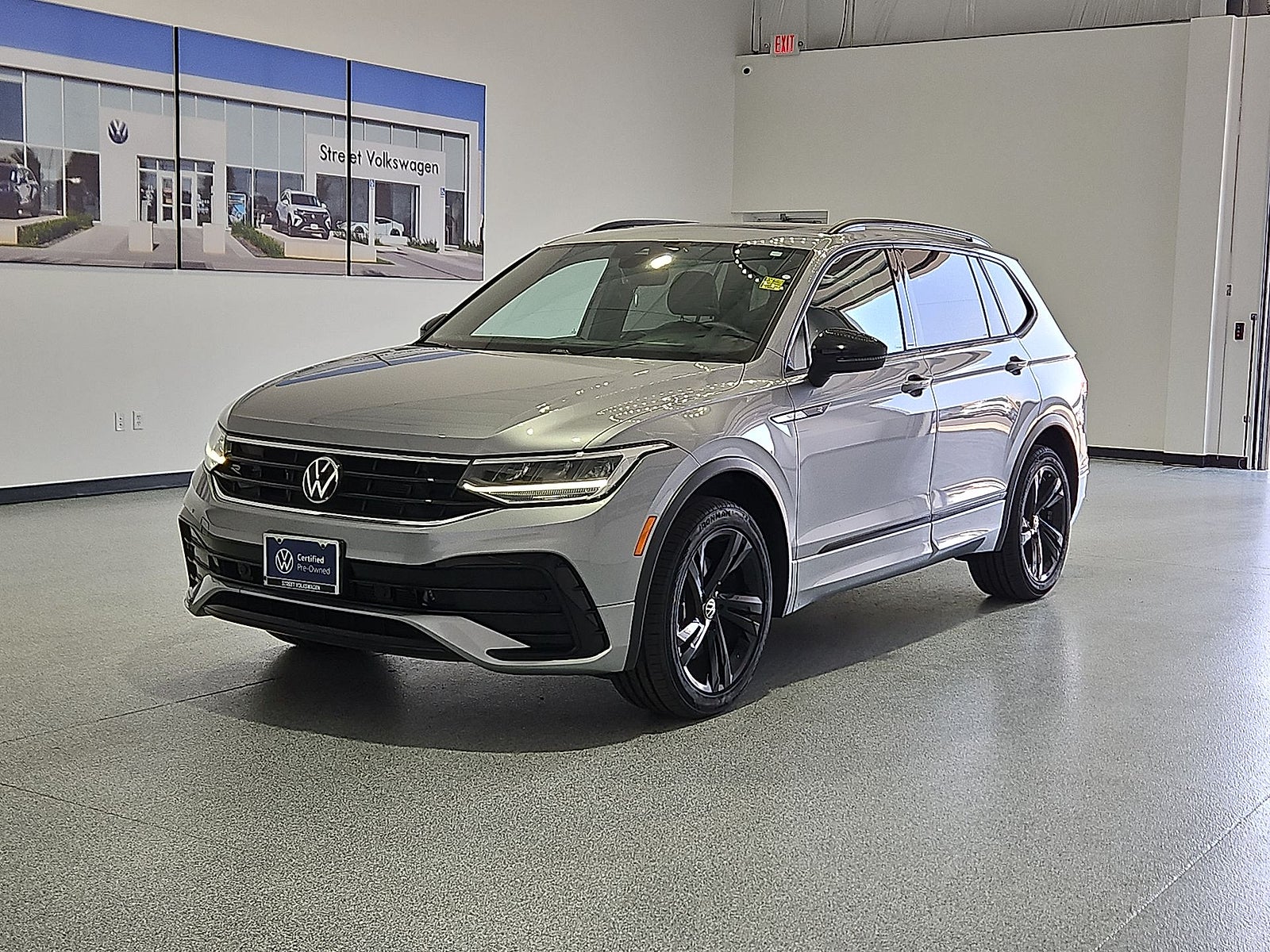 2023 Volkswagen Tiguan 2.0T SE R-Line Black
