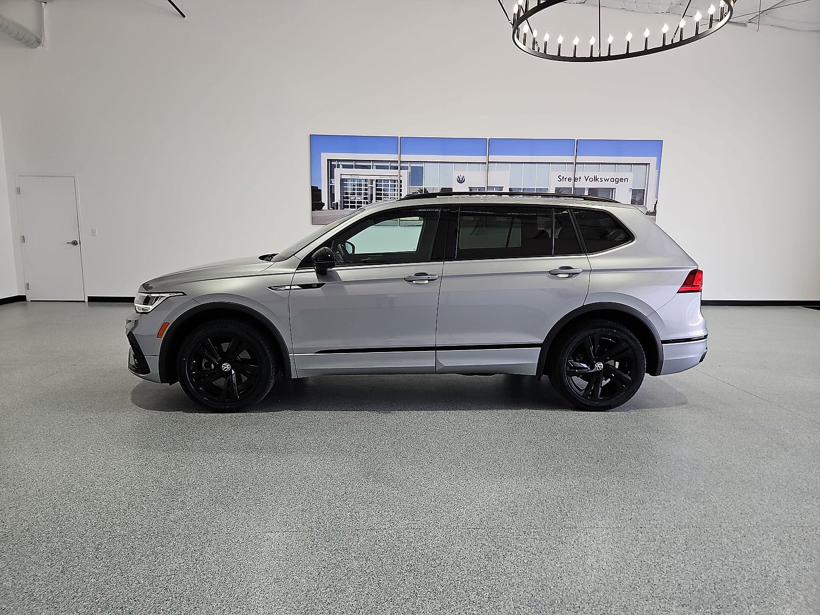 2023 Volkswagen Tiguan 2.0T SE R-Line Black