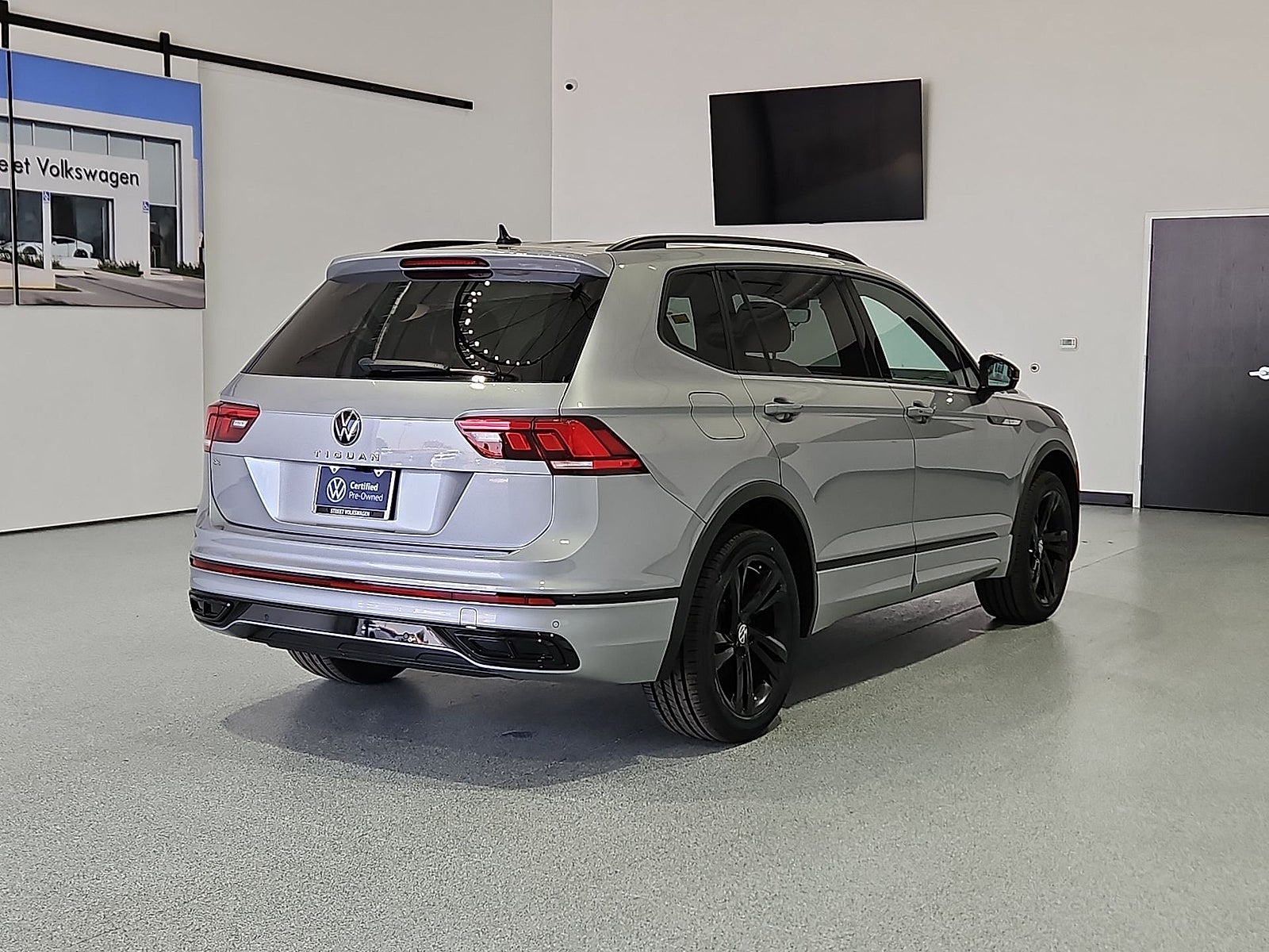 2023 Volkswagen Tiguan 2.0T SE R-Line Black