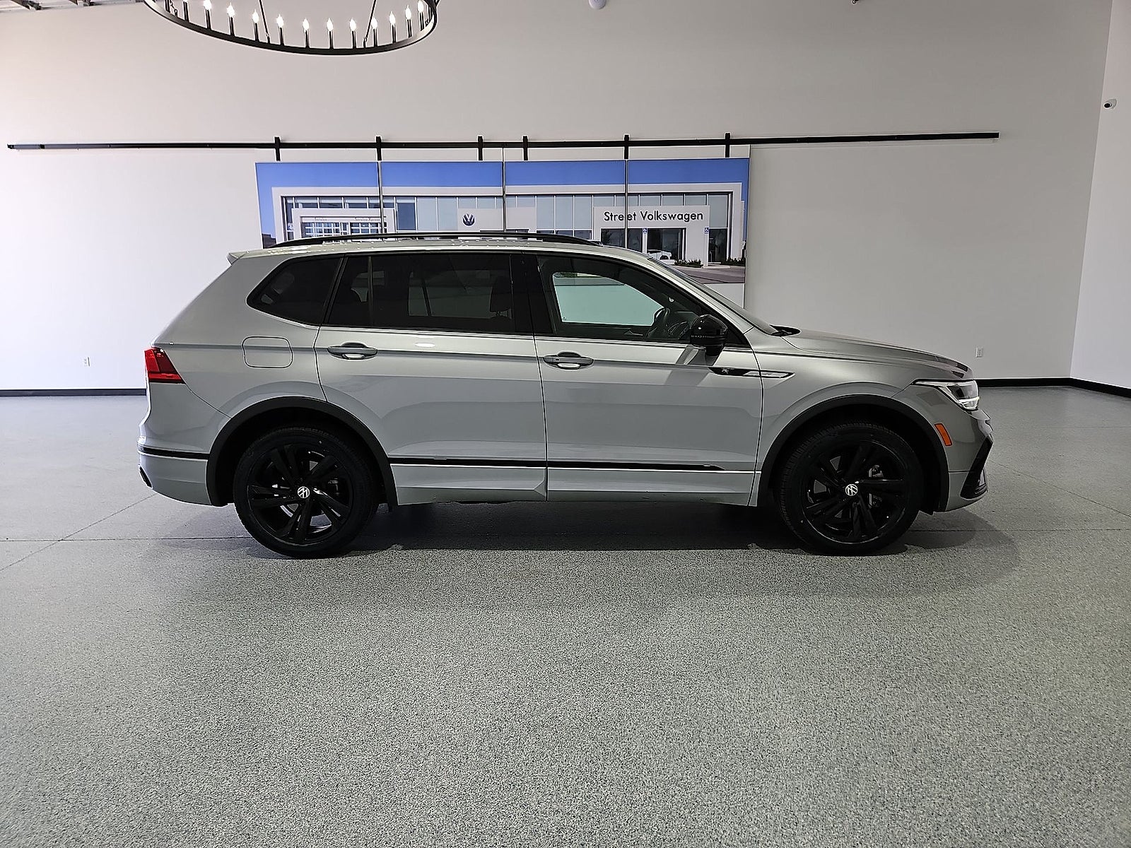 2023 Volkswagen Tiguan 2.0T SE R-Line Black