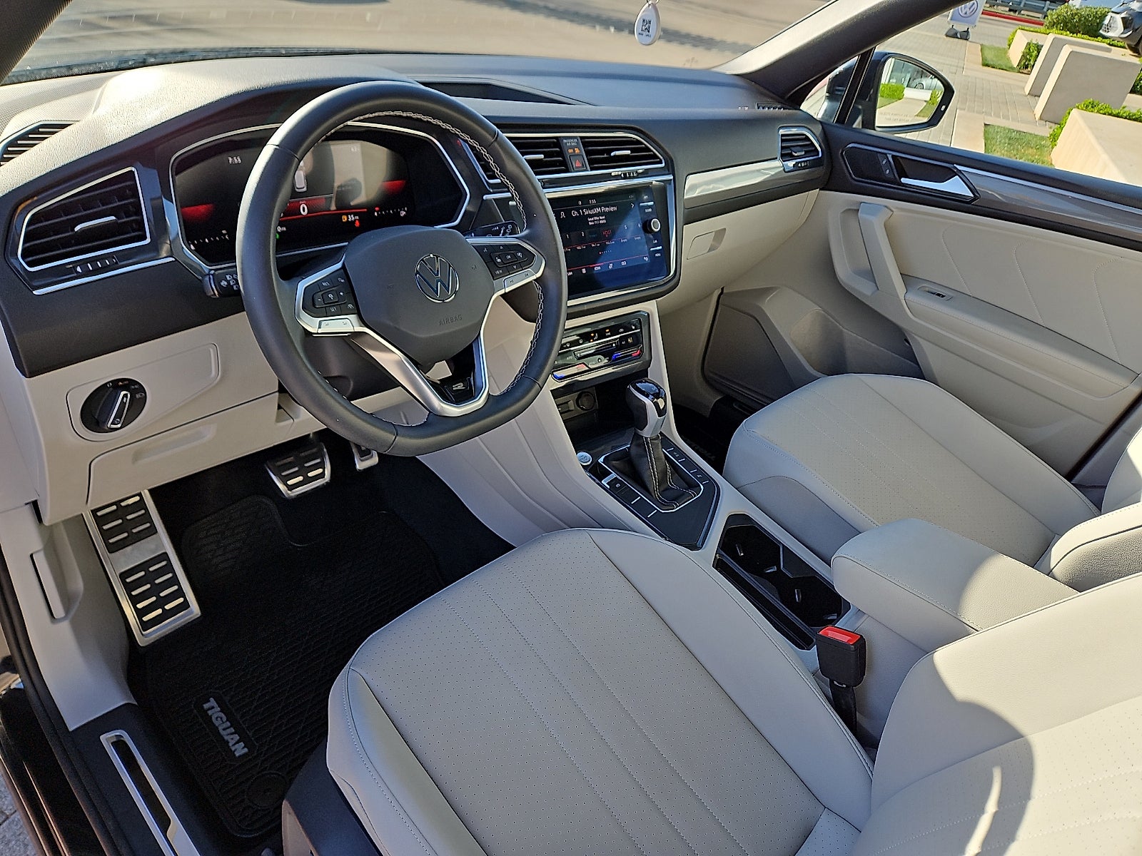 2023 Volkswagen Tiguan 2.0T SE R-Line Black