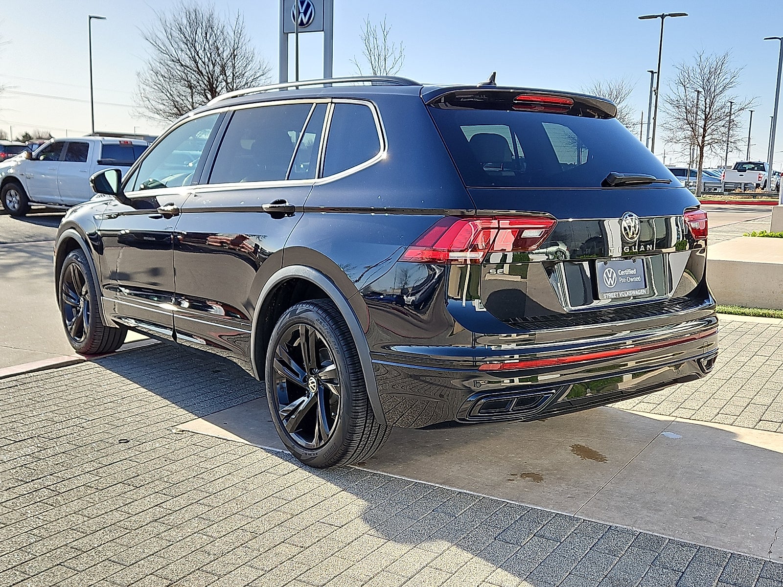 2023 Volkswagen Tiguan 2.0T SE R-Line Black