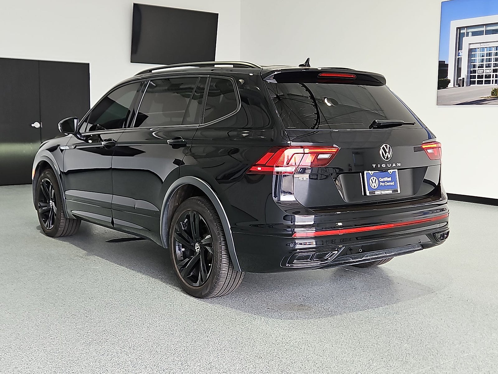 2024 Volkswagen Tiguan 2.0T SE R-Line Black
