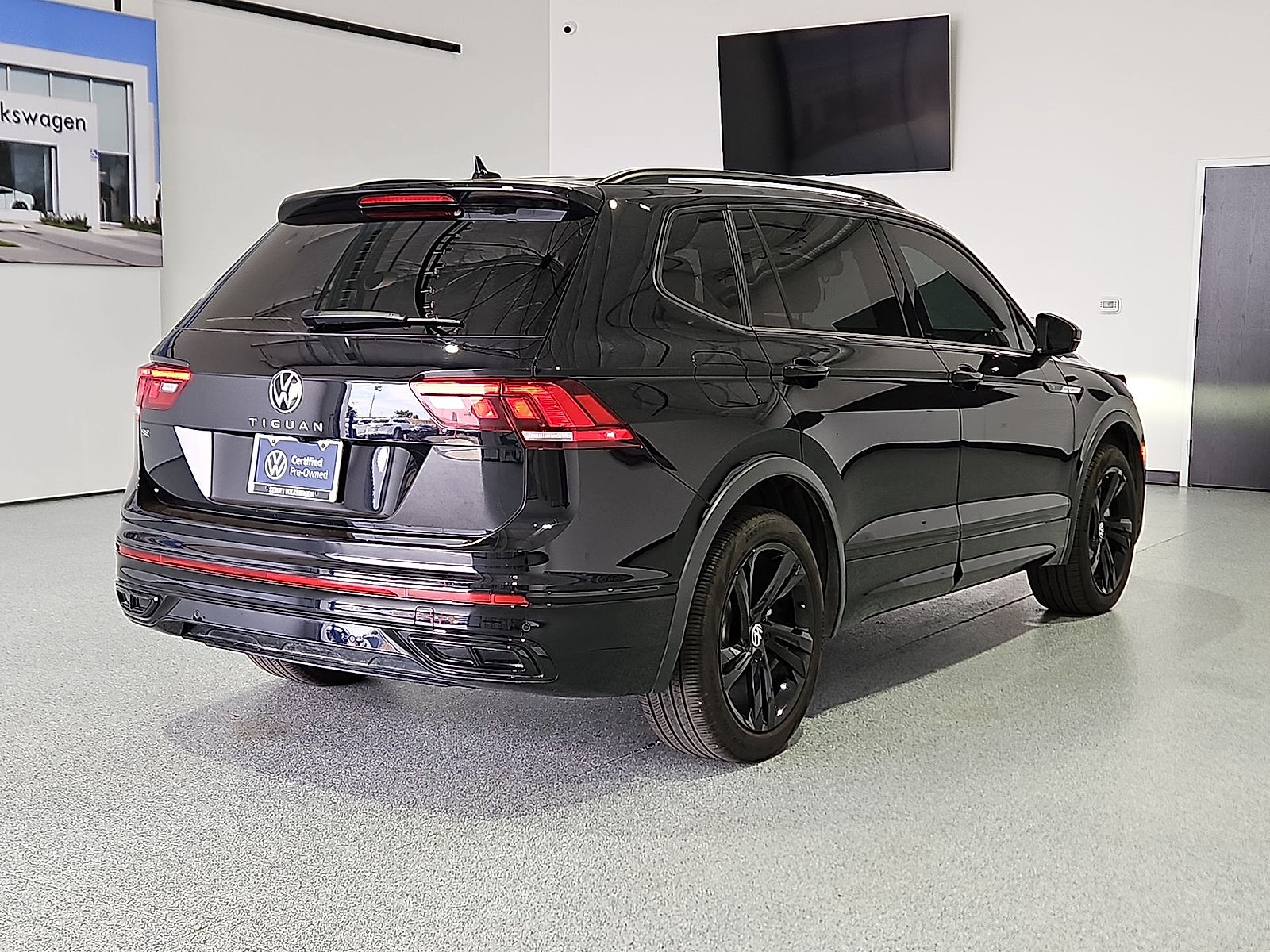 2024 Volkswagen Tiguan 2.0T SE R-Line Black