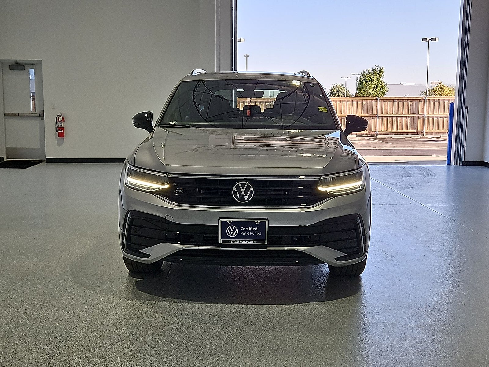 2024 Volkswagen Tiguan 2.0T SE R-Line Black