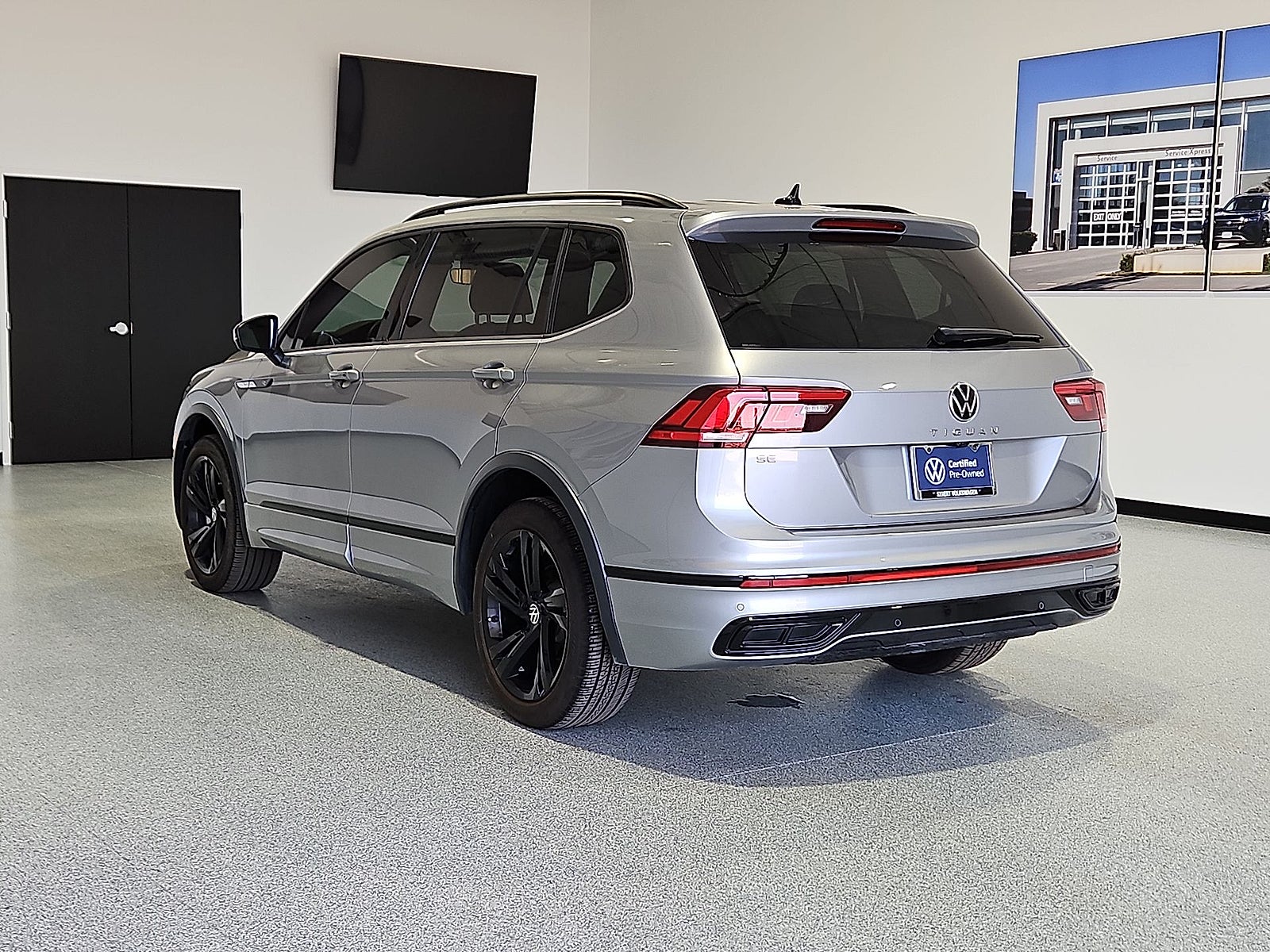 2024 Volkswagen Tiguan 2.0T SE R-Line Black