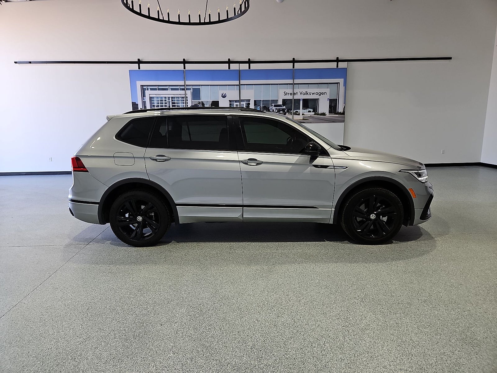 2024 Volkswagen Tiguan 2.0T SE R-Line Black