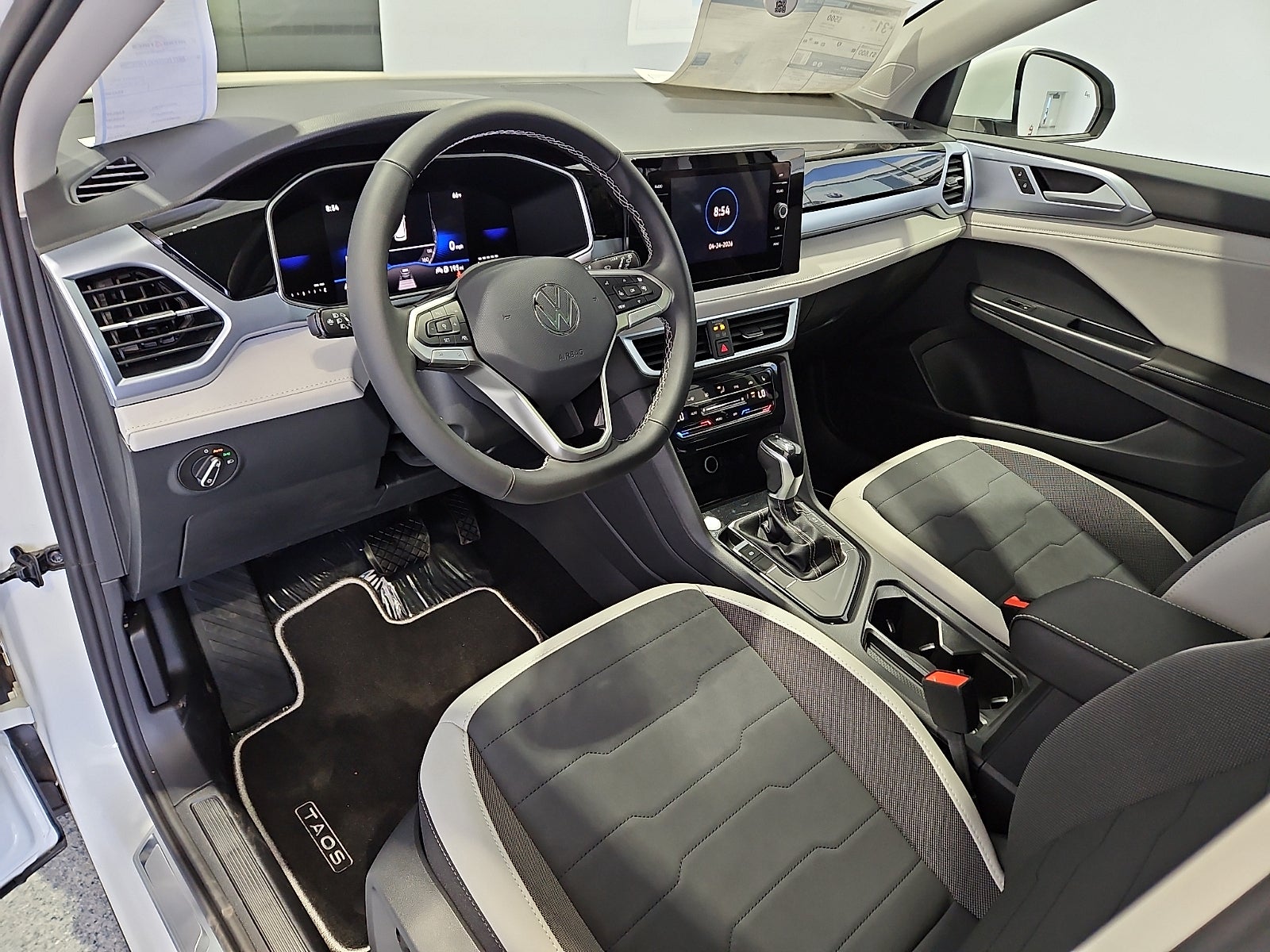 2026 Volkswagen Taos SE