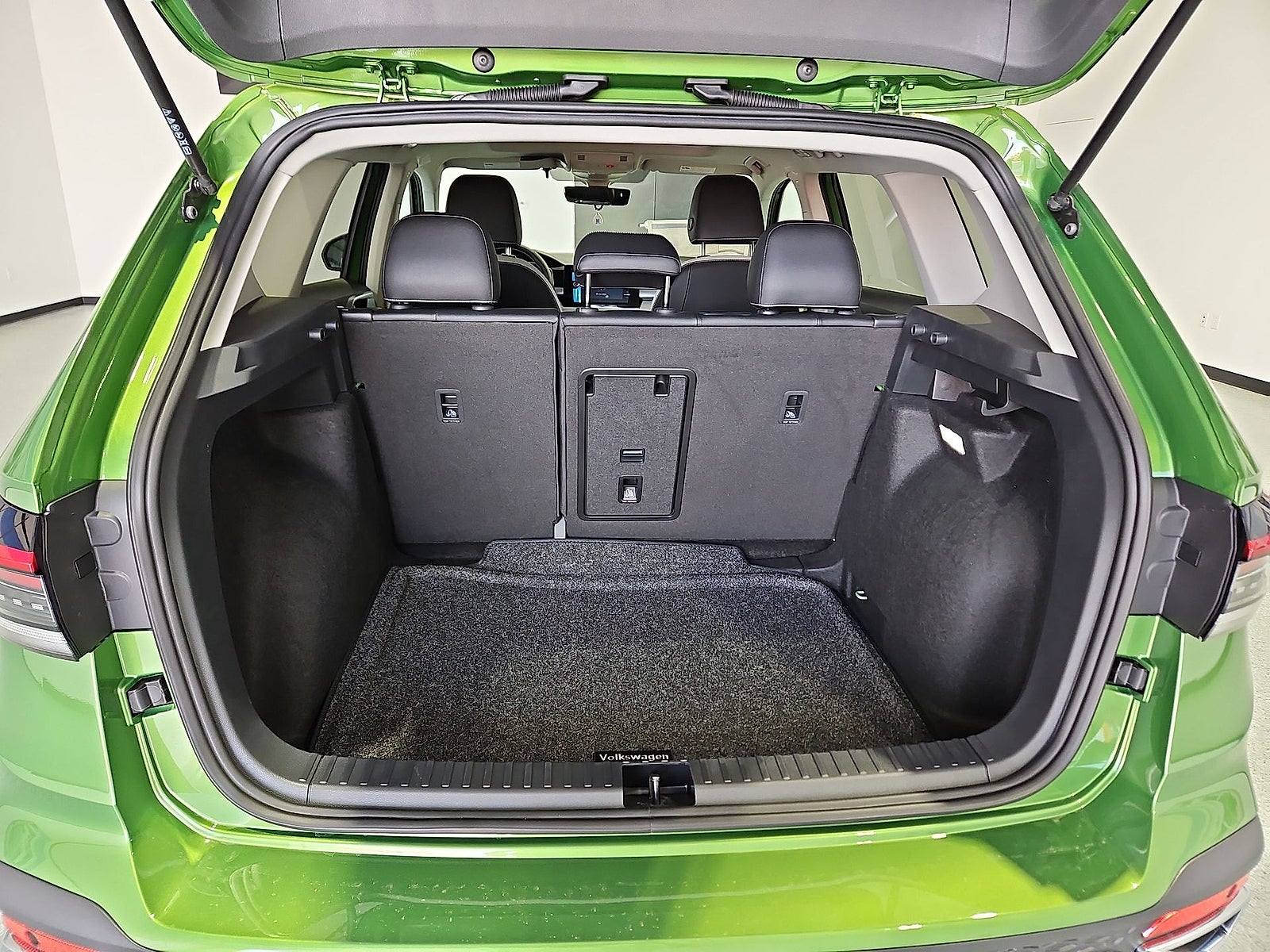 2027 Volkswagen Taos SE