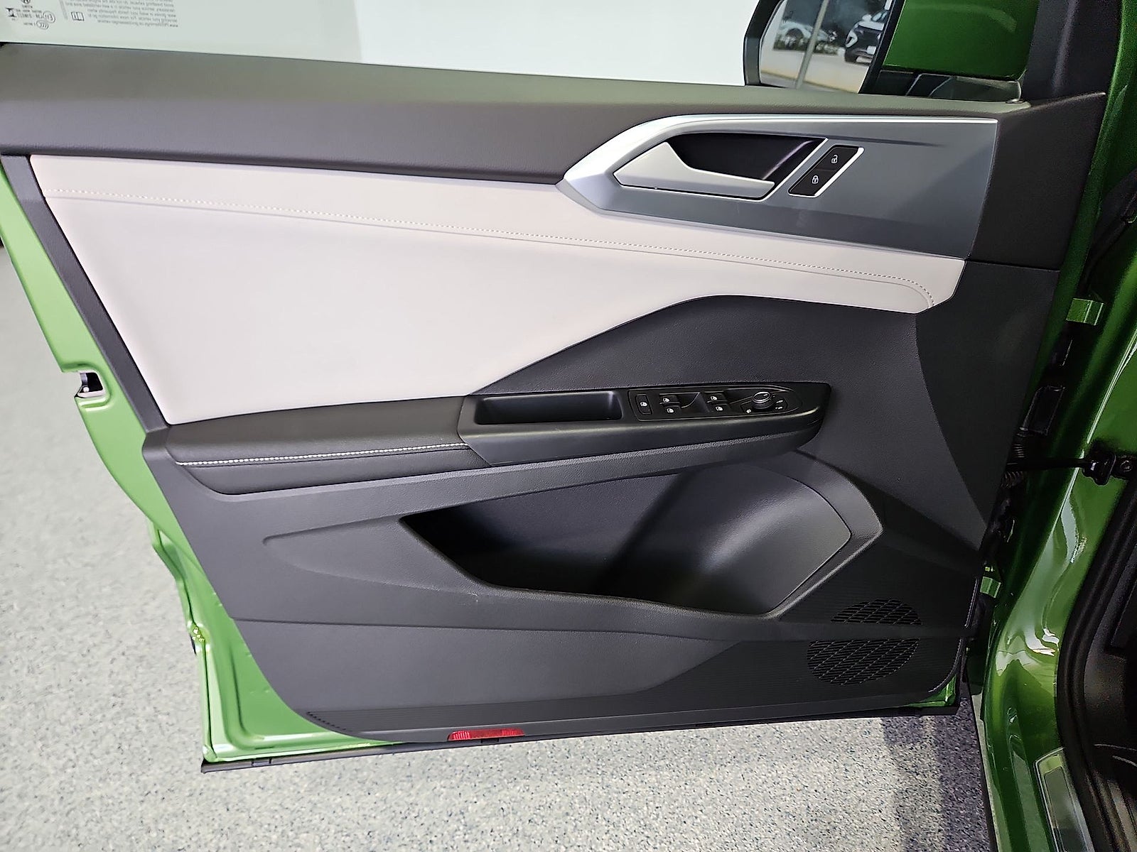2027 Volkswagen Taos SE