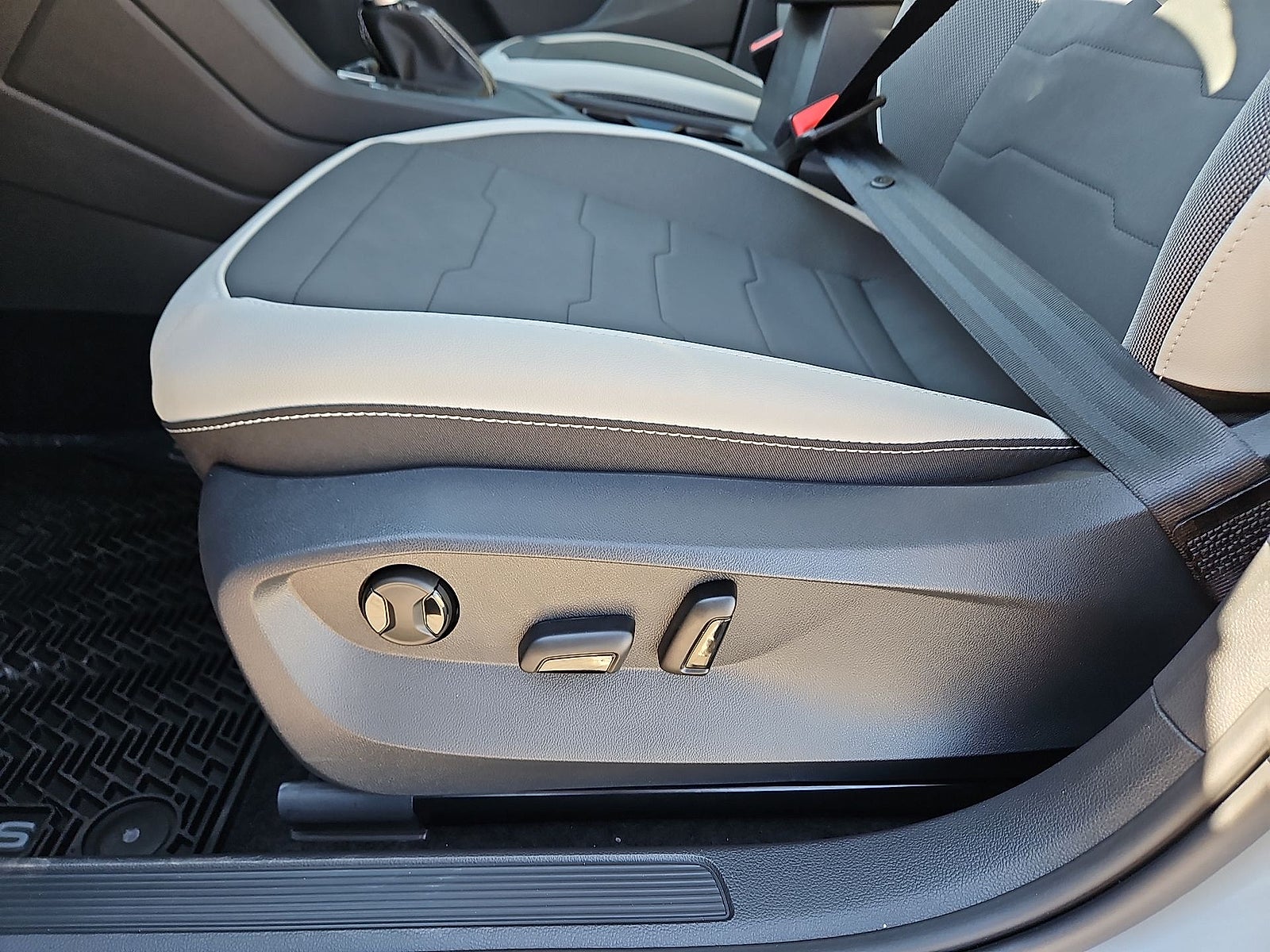 2027 Volkswagen Taos SE