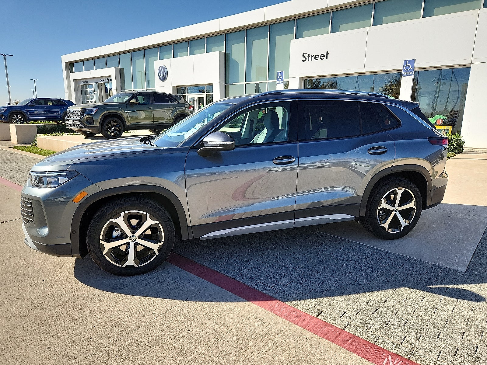 2026 Volkswagen Tiguan 2.0T SE