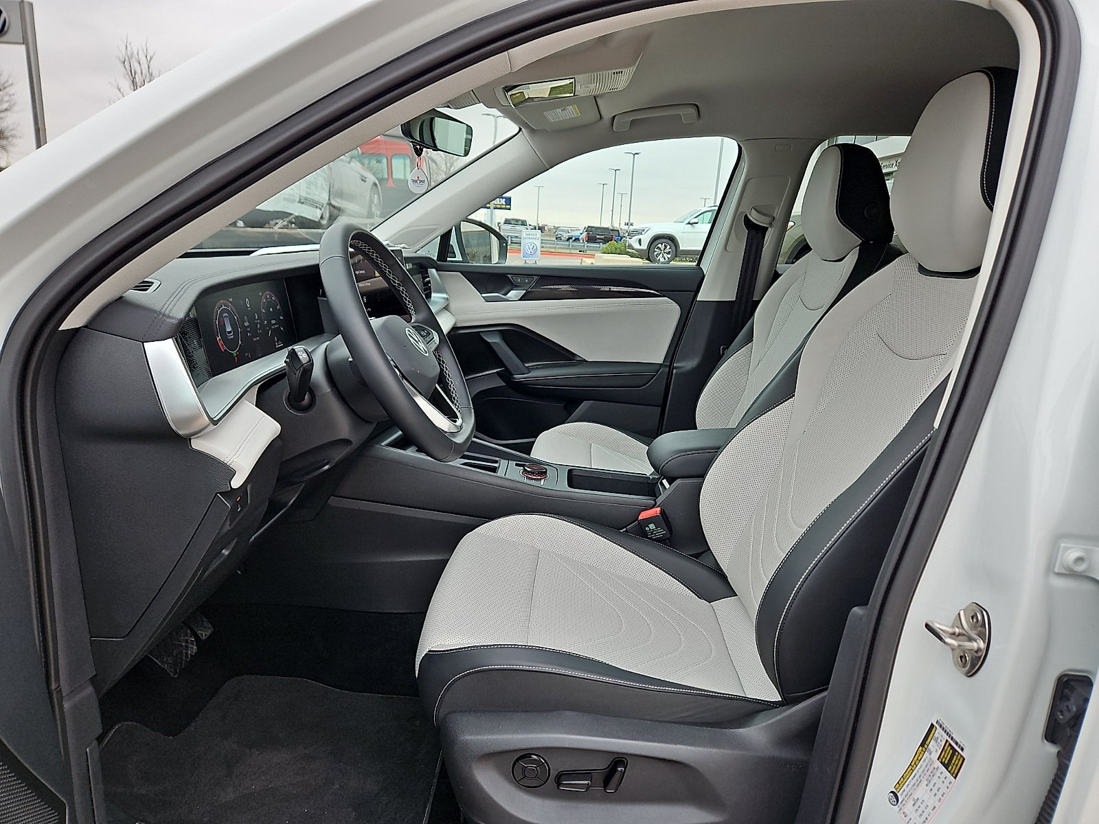 2025 Volkswagen Tiguan 2.0T SE