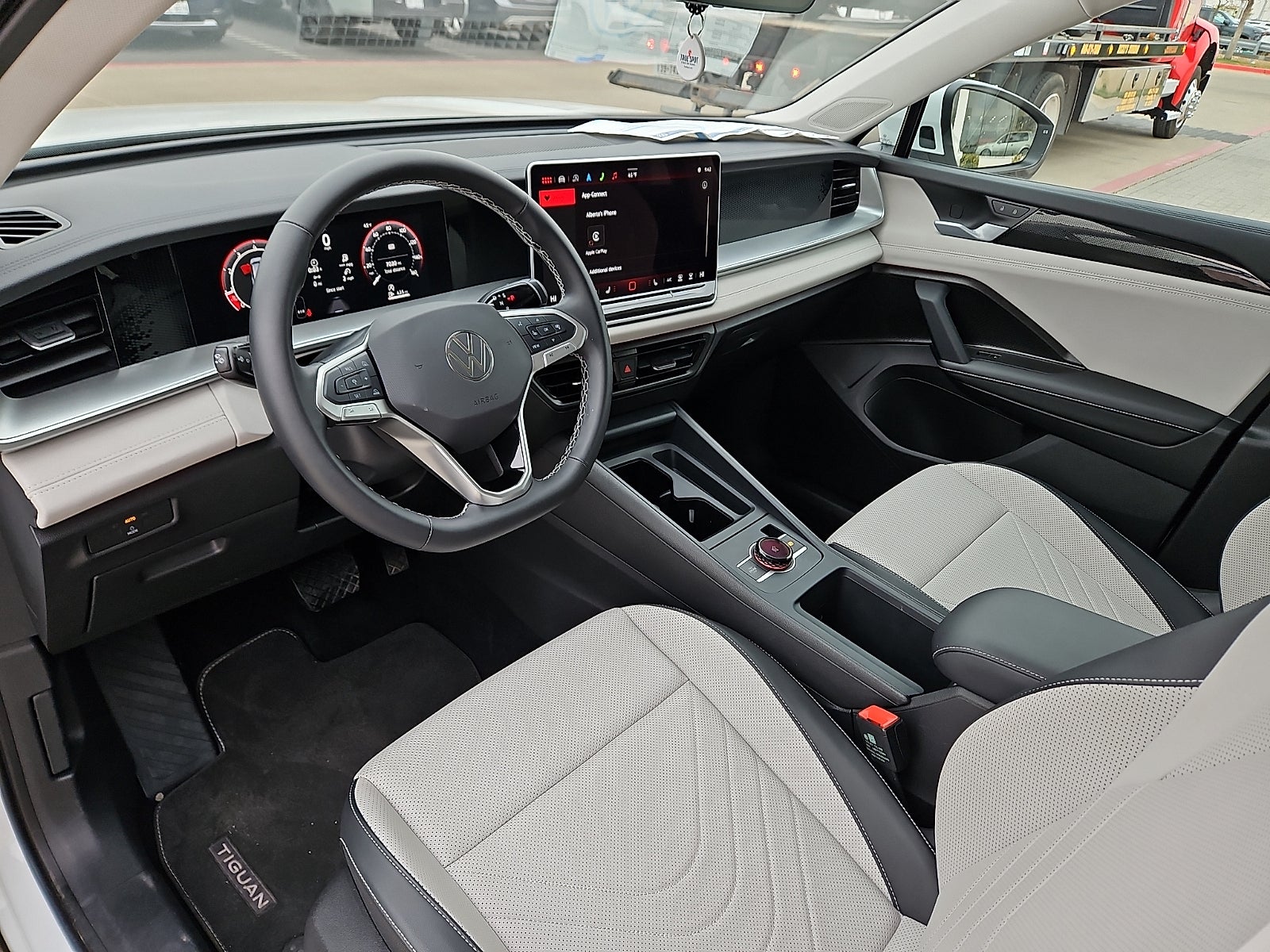 2025 Volkswagen Tiguan 2.0T SE