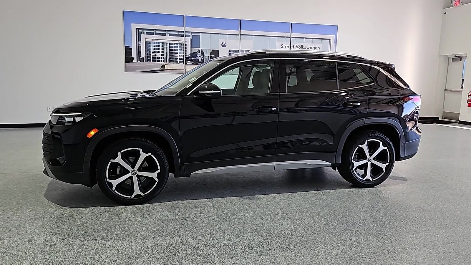 2025 Volkswagen Tiguan 2.0T SE