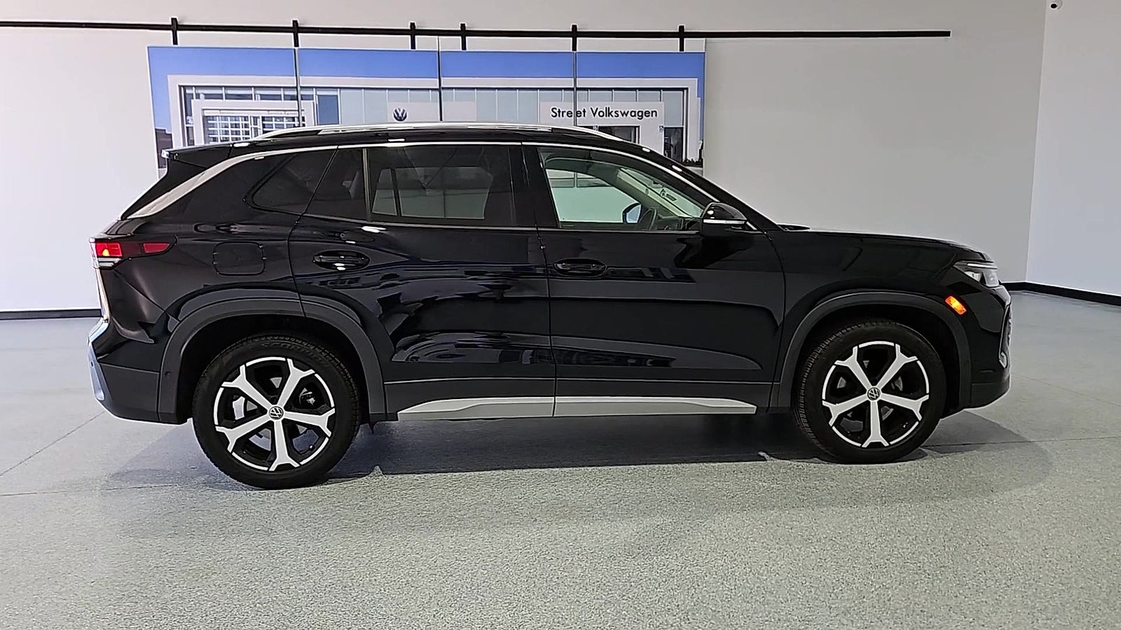 2025 Volkswagen Tiguan 2.0T SE